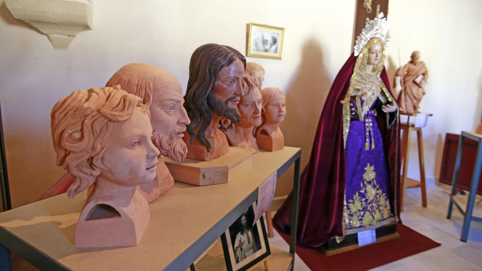 Imágenes de la magna exposición de las cofradías en Los Claustros