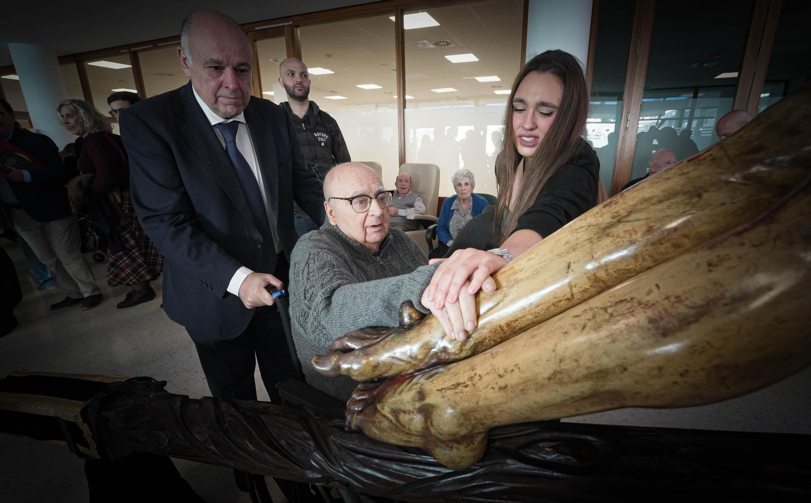 Imágenes del Cristo de la Esperanza con los ancianos del San Juan Grande en Jerez