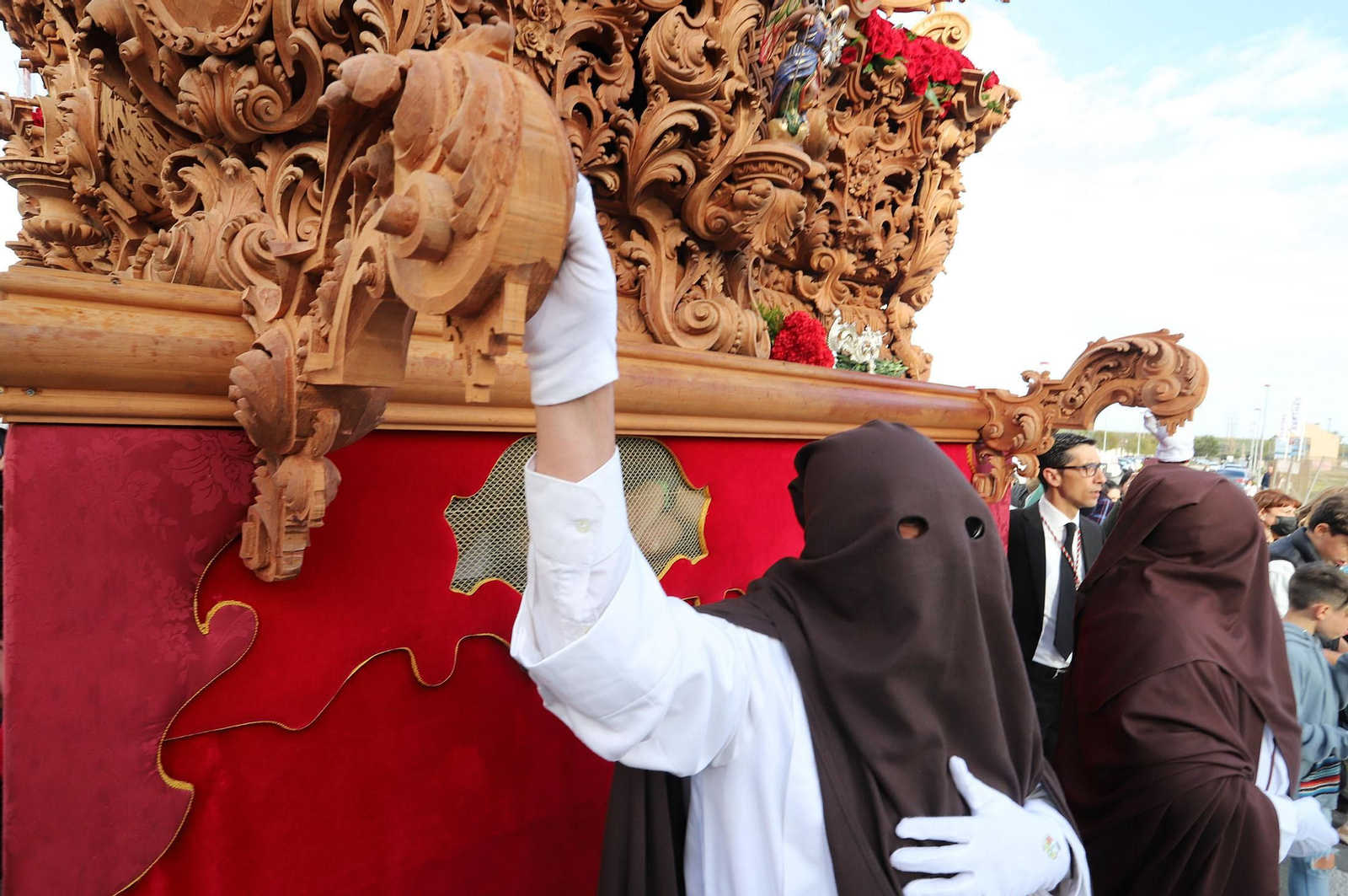 Imágenes de la procesión de La Sentencia por las calles de Huelva
