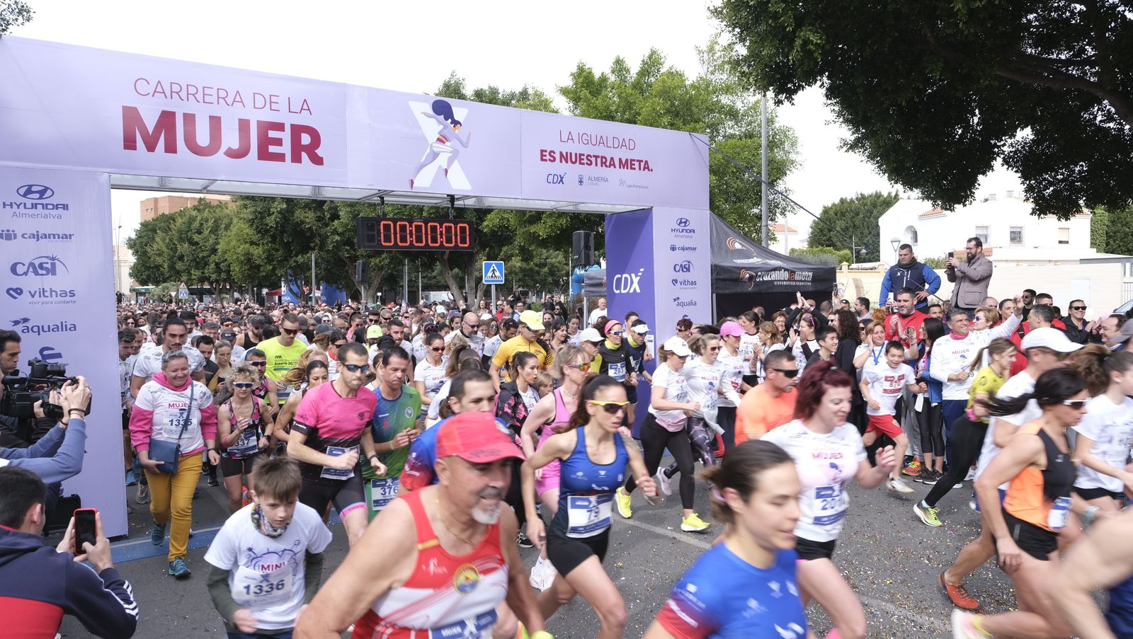 Imágenes de la Carrera de la Mujer 2023 en Almería