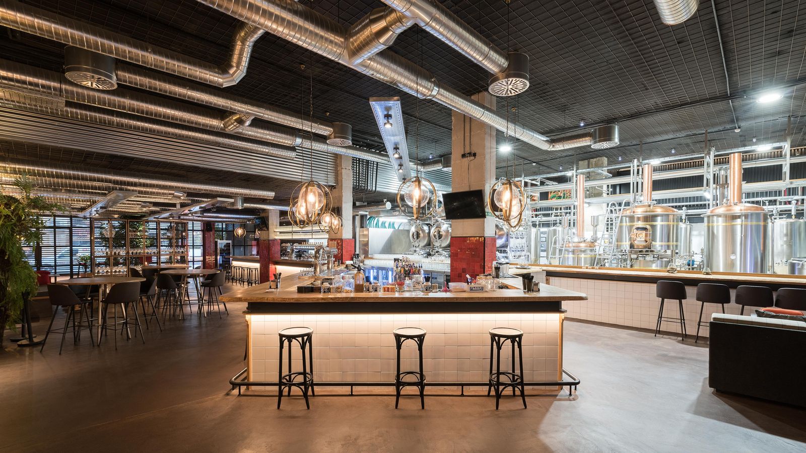 La Fábrica de Cerveza a punto para recibir a sus primeros clientes del día.