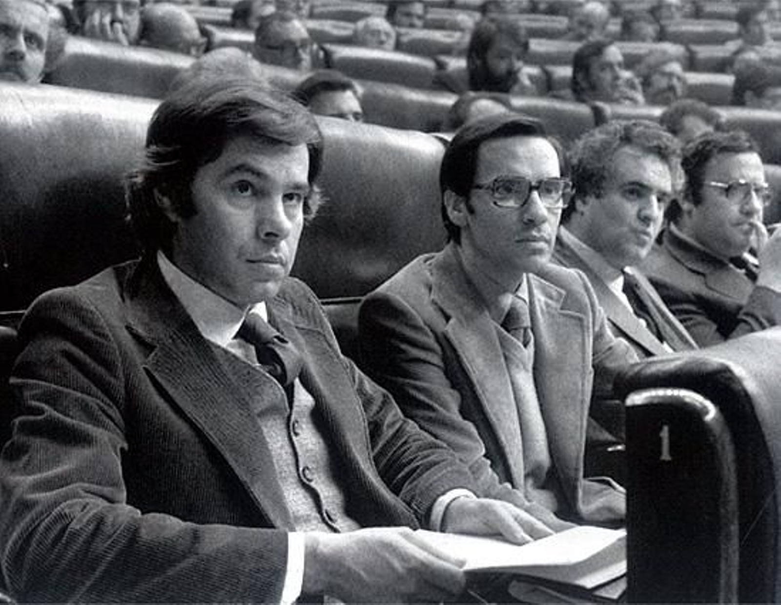 Felipe González, Alfonso Guerra y Enrique Múgica en las Cortes de 1977 Felipe González, Alfonso Guerra y Enrique Múgica en las Cortes de 1977