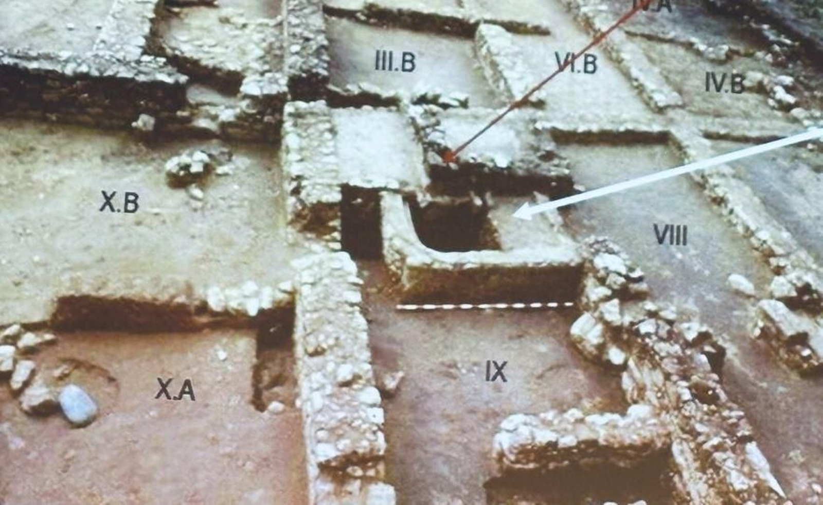 Una imagen de la bodega fenicia  de la Sierra de San Cristóbal.