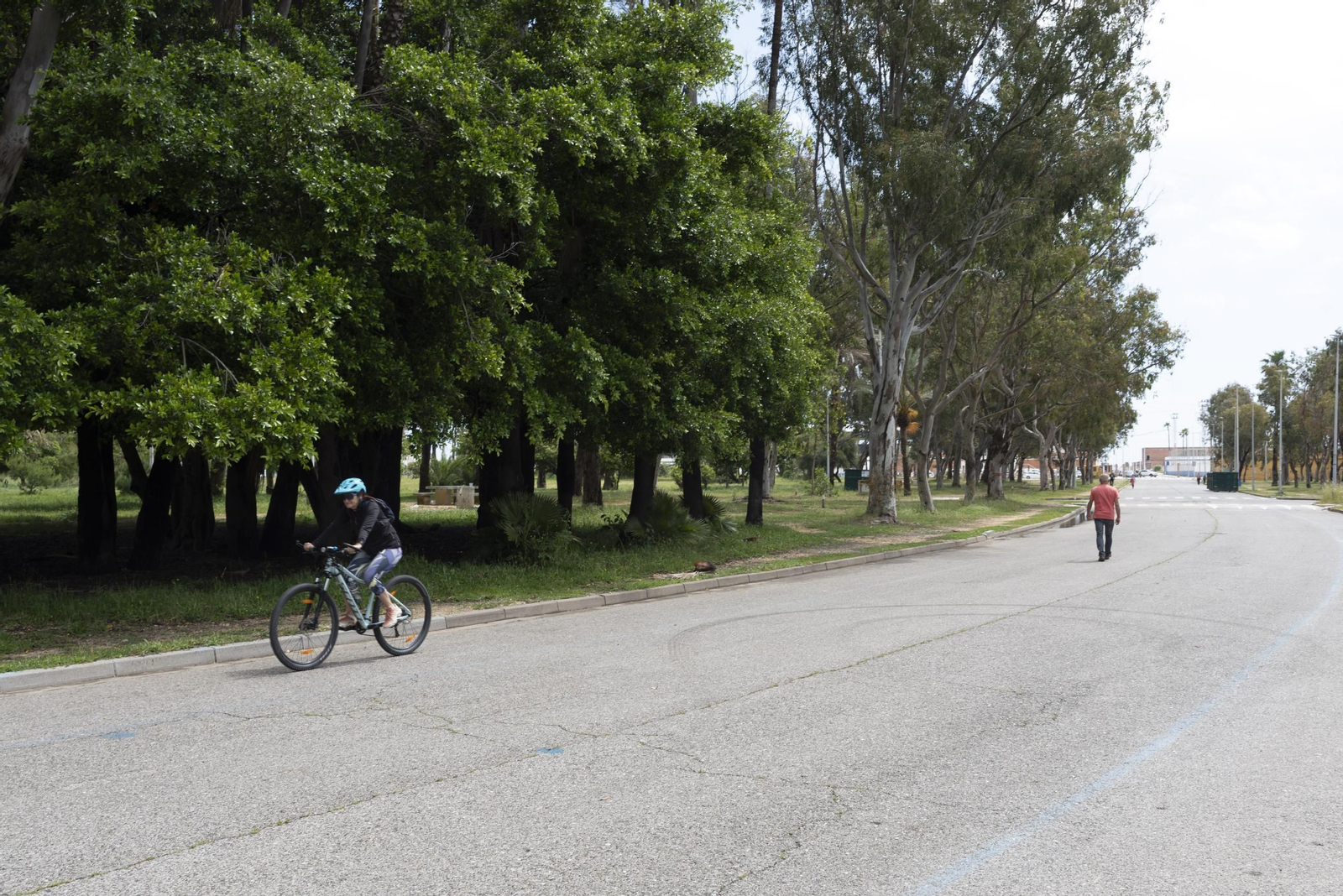 Fotos de gente practicando deporte al aire libre en La Línea