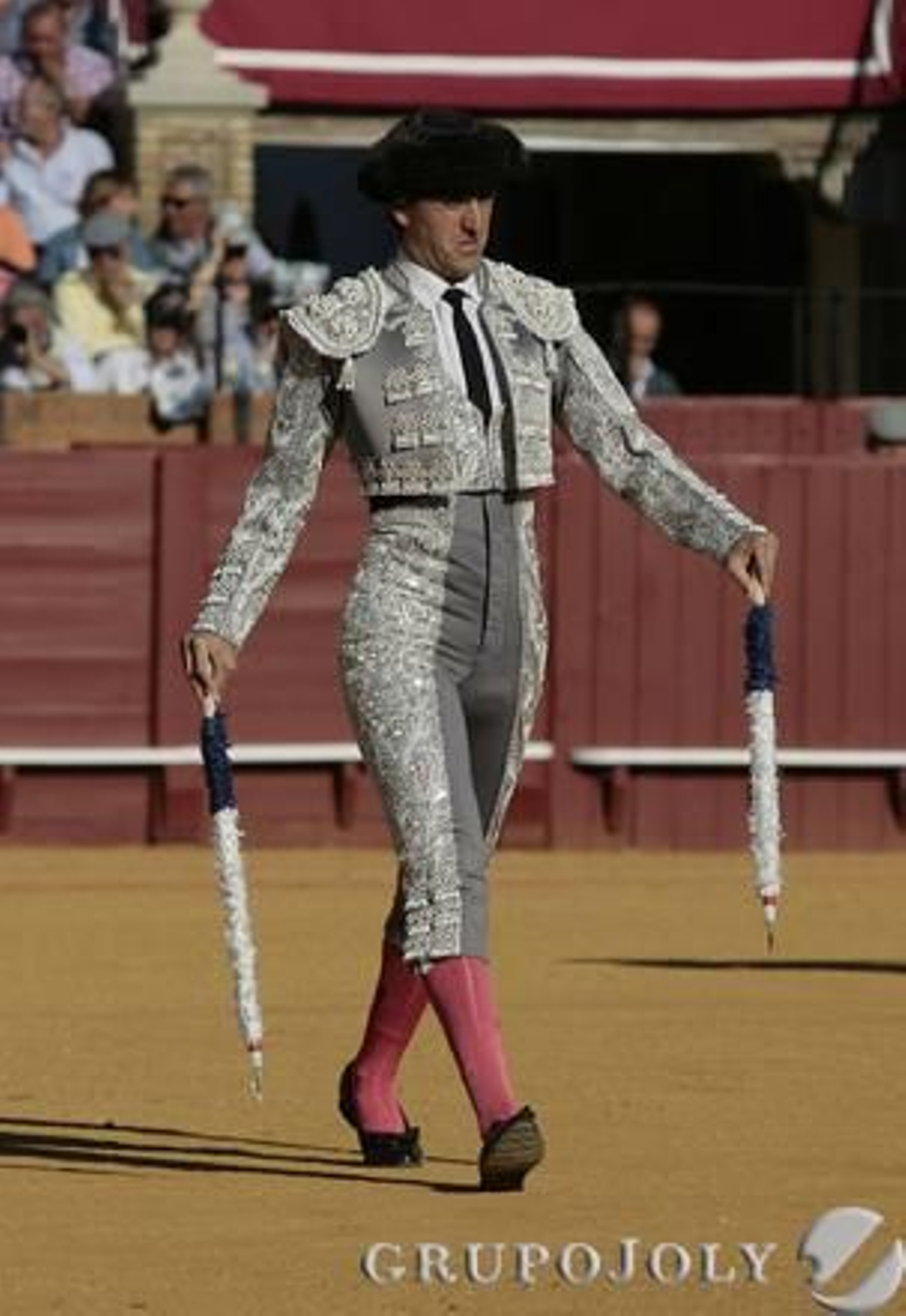 Primer toro de la tarde.

Foto: Juan Carlos Munoz