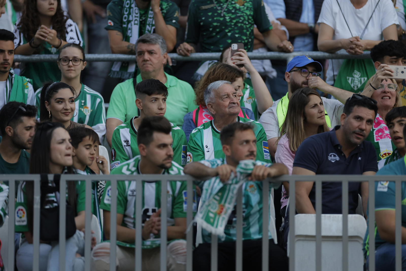 Búscate en las fotos del Betis-Rayo