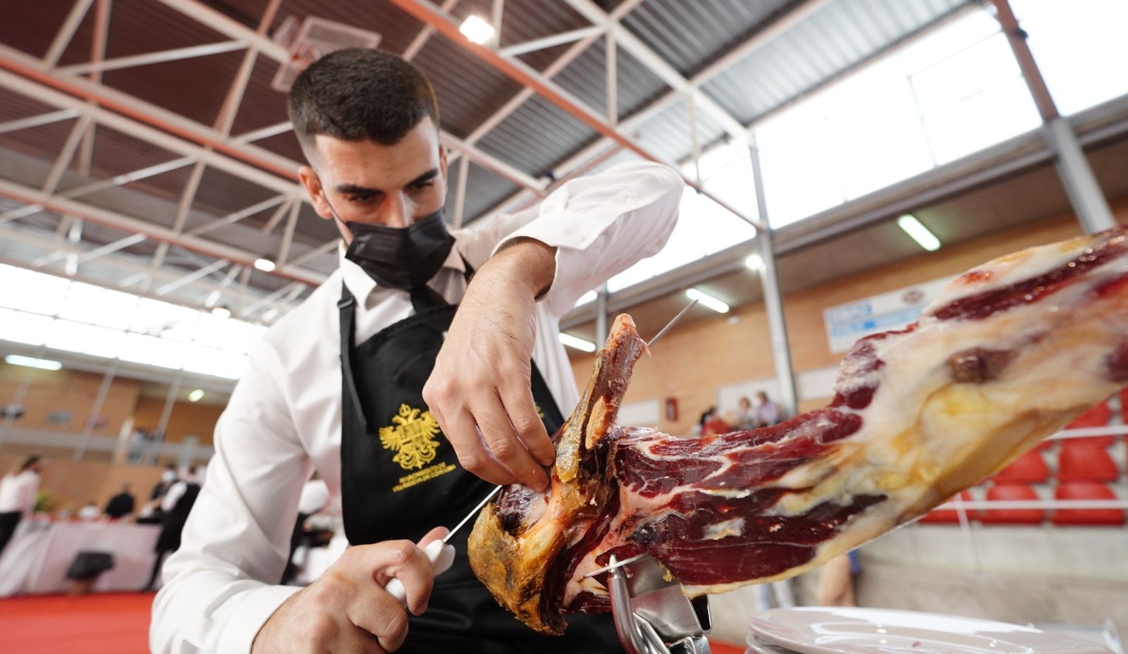 Uno de los participantes en el Concurso de Cortadores.