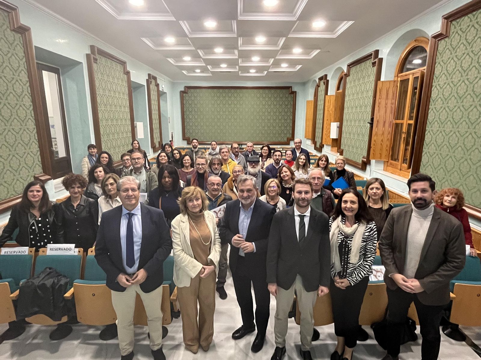 El presidente de la Diputación Provincial con representantes de asociaciones sociales