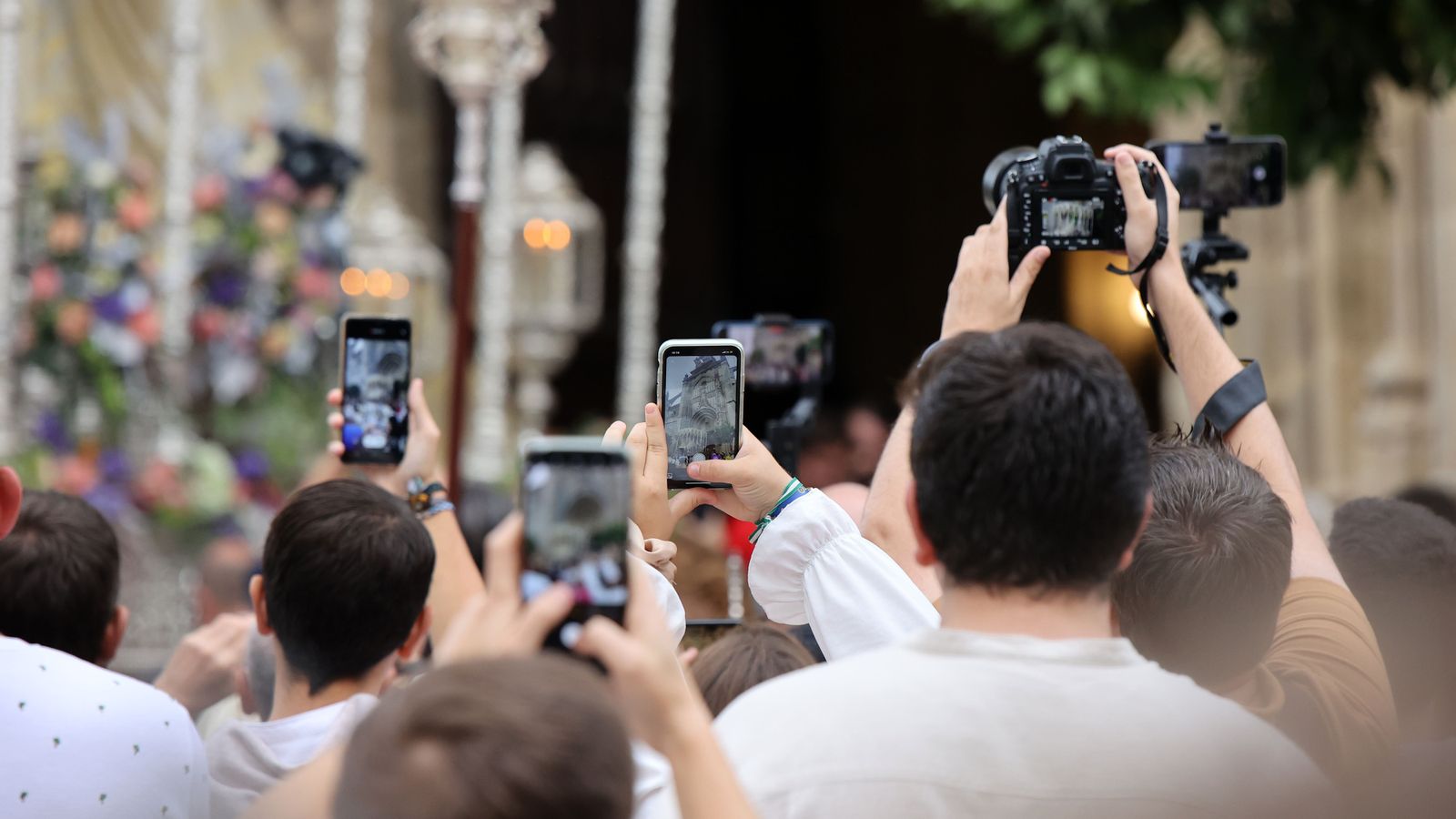 Procesión de Madre de Dios del Rosario de Capataces y Costaleros en Jerez
