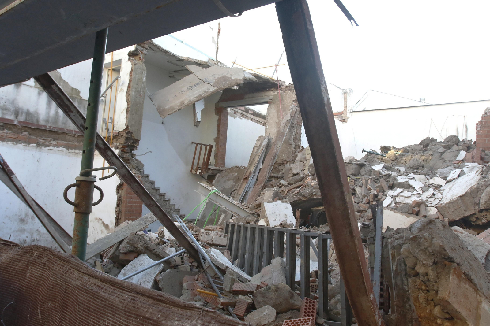 El derrumbe de la casa de la calle San Acisclo en Córdoba, en imágenes