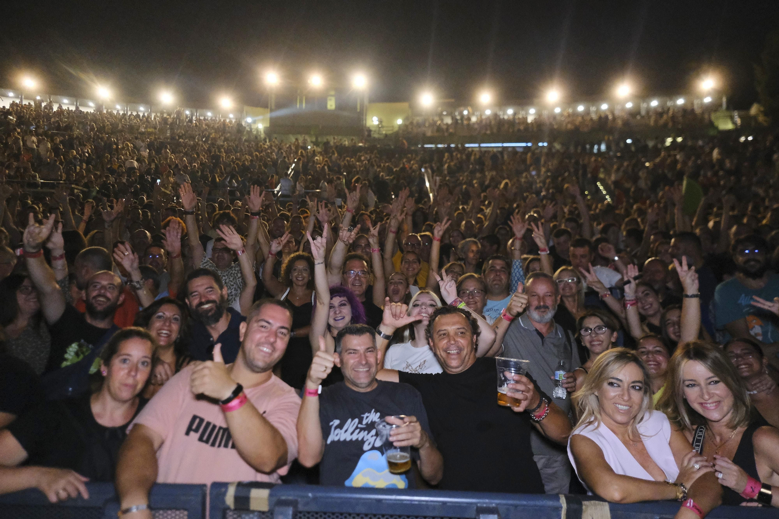 El concierto de Manolo García en el teatro de la Axerquía de Córdoba, en fotografías