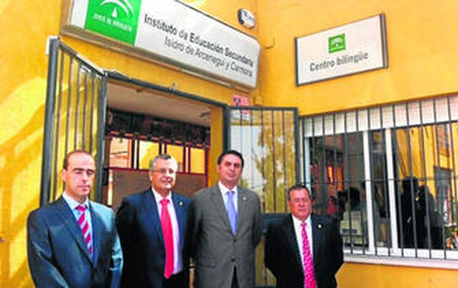 Autoridades locales y autonómicas en el inicio del curso en Marchena