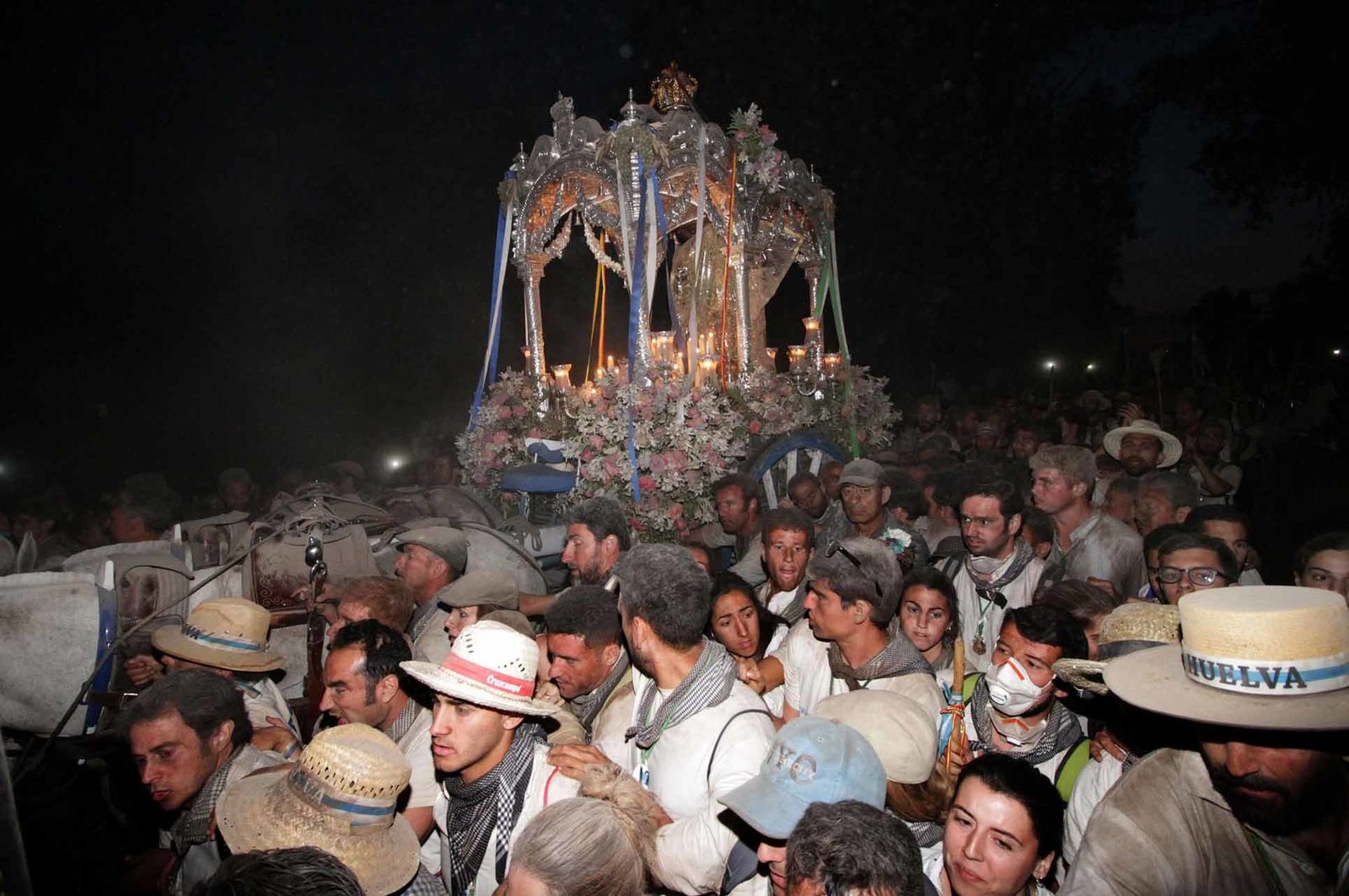 Imágenes de la llegada de la Hermandad del Rocío de Huelva a la aldea