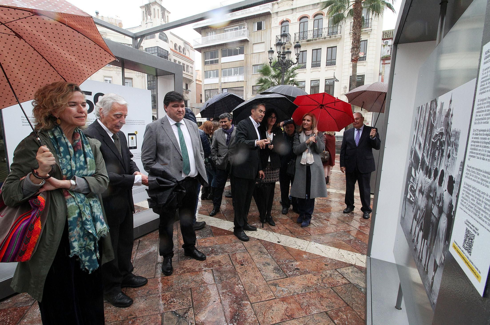 Latitudes, inauguración de la exposición colectiva en la Plaza de Las Monjas en imágenes