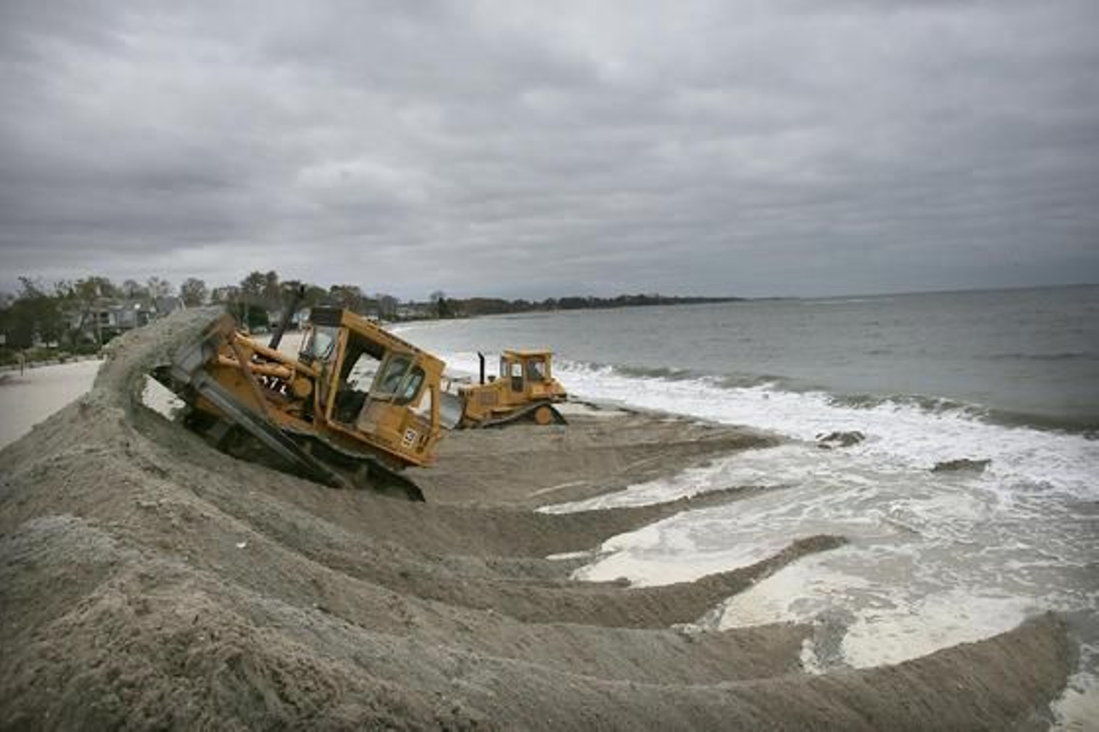 EEUU ya comienza a notar los efectos del huracán que afectará a zonas del litoral como la ciudad de Nueva York.

Foto: REUTERS / AFP
