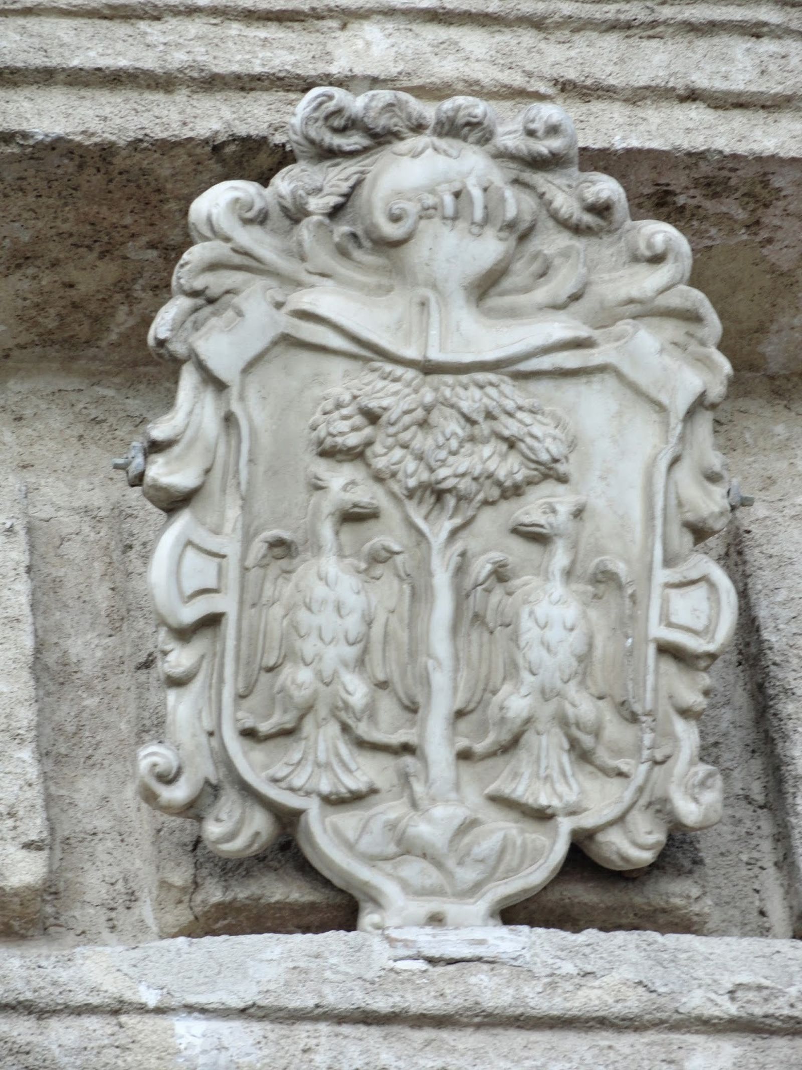 Escudo Dávila, plaza de Benavente Alto.