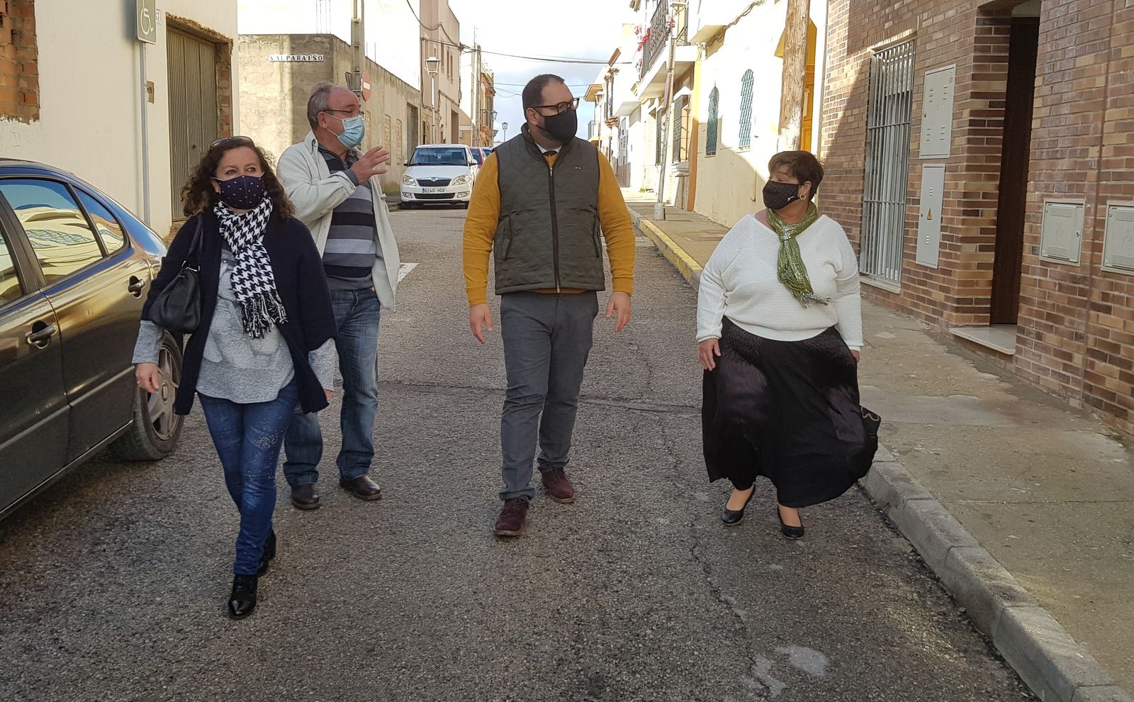 Javier Bello, durante su visita a la barriada de Los Frailes.