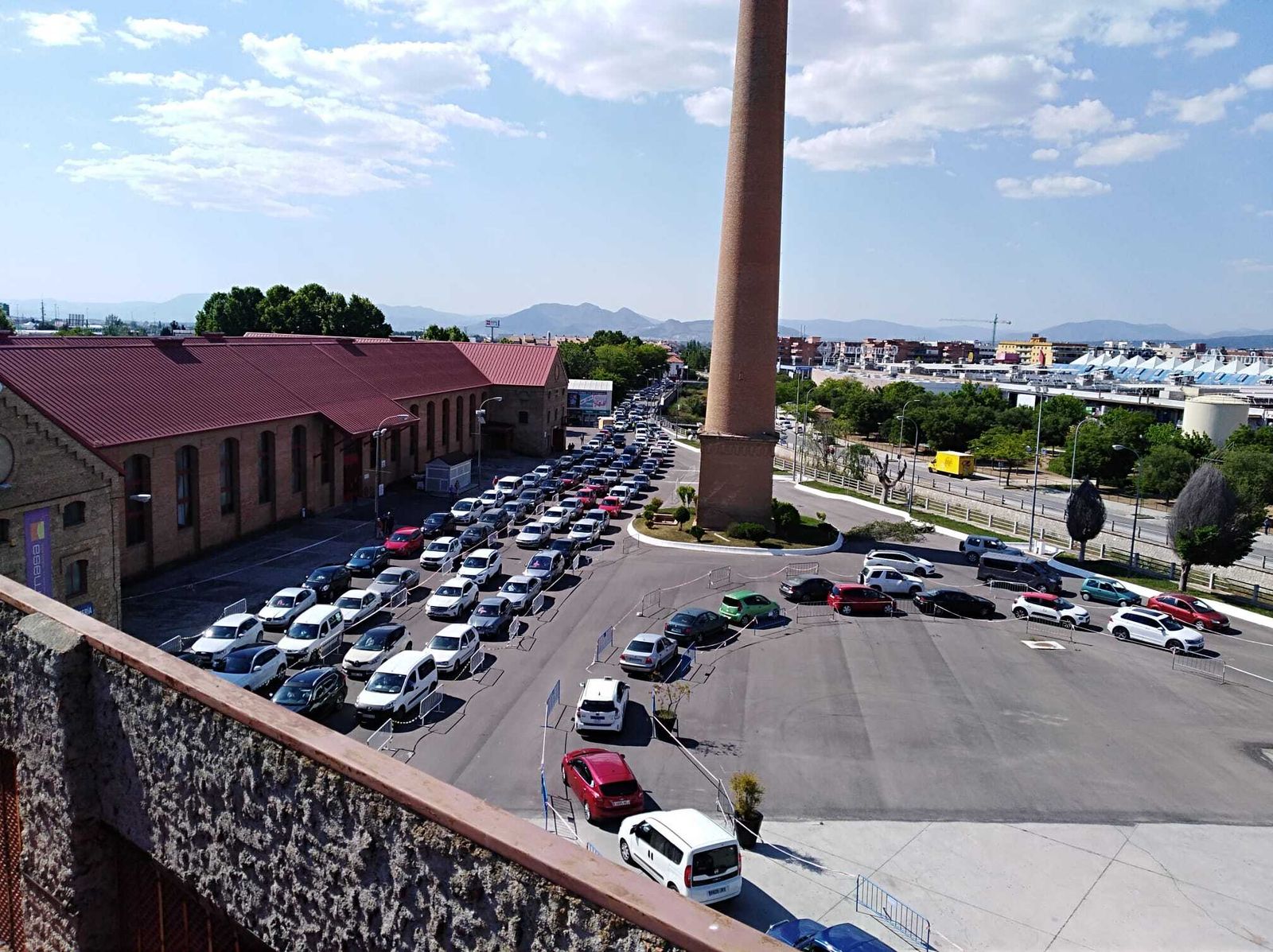 Las colas de la vacuna: Fermasa se colapsa con filas interminables de coches y personas