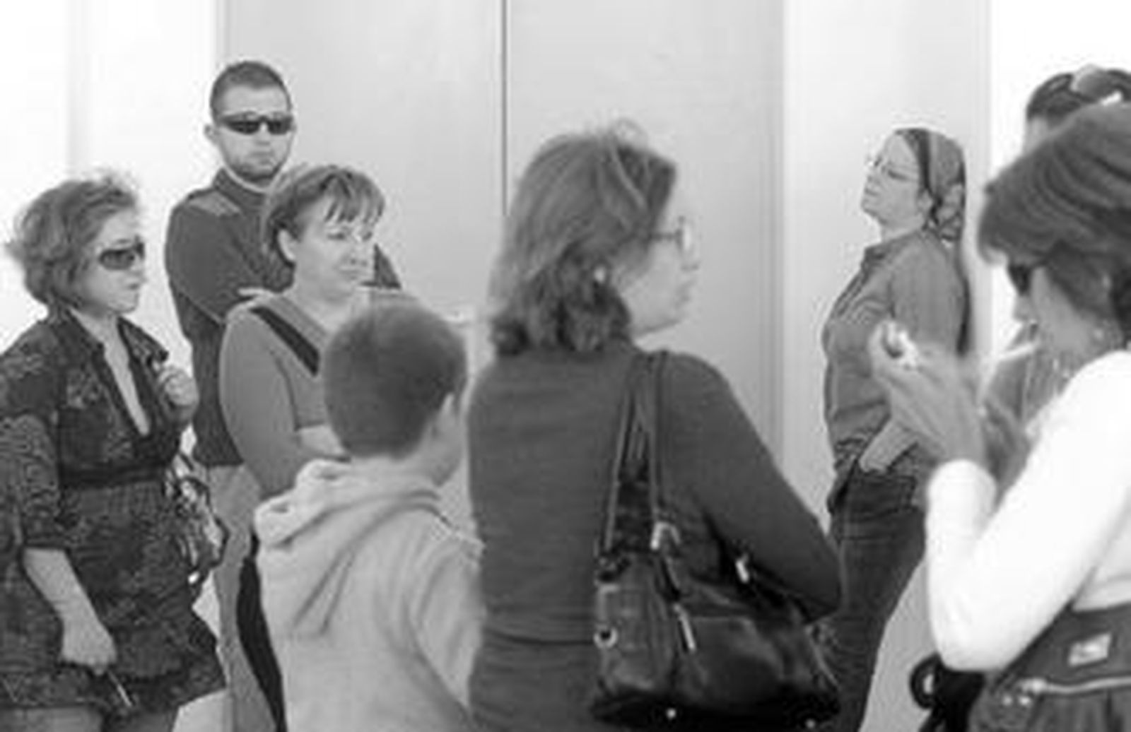 Madres del Virgen de la Esperanza durante la protesta, ayer.