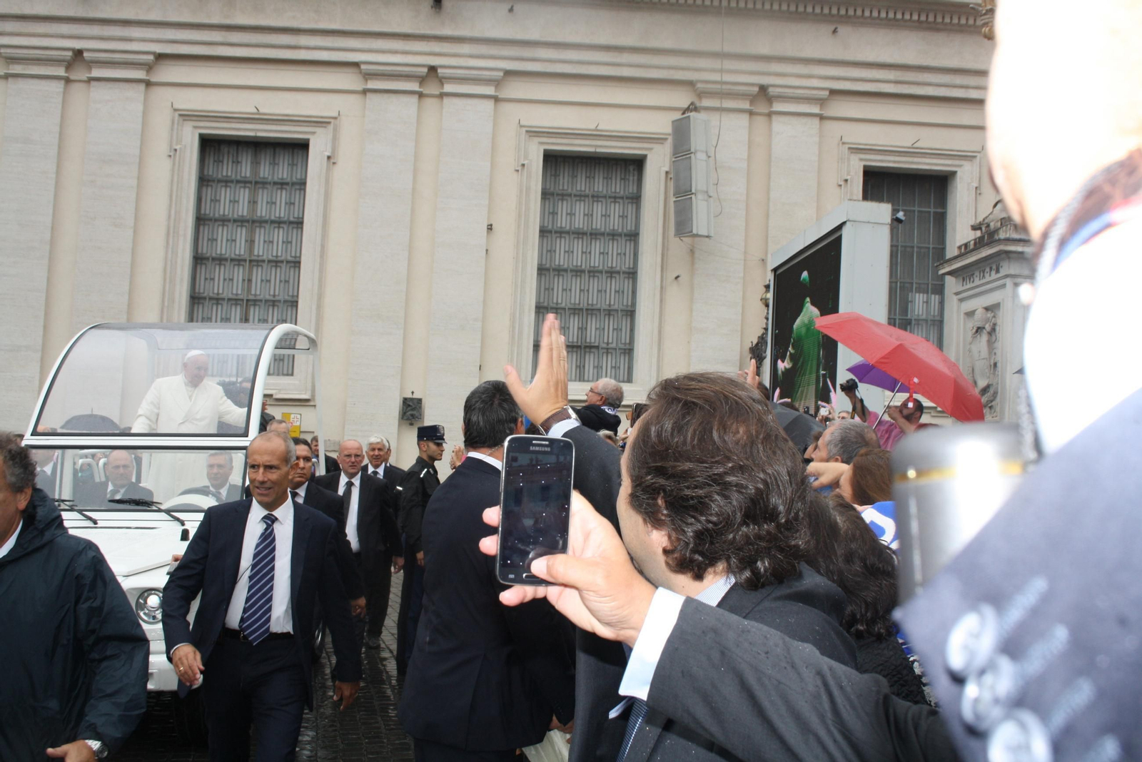 El día que el Papa Francisco recibió a una delegación del Recreativo de Huelva por su 125 aniversario