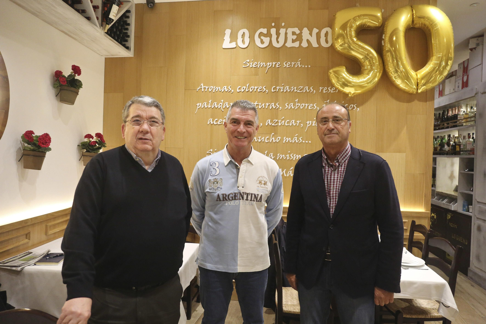 Junto al dueño del restaurante, Mariano Reche.