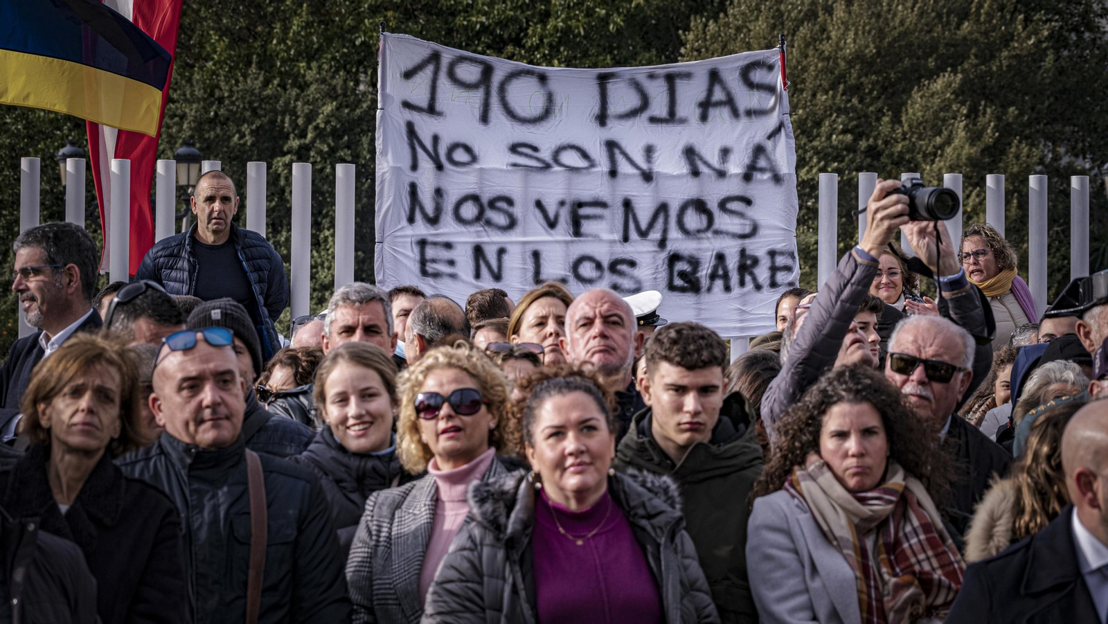Salida del buque escuela J. S. de Elcano de los muelles de Cádiz para emprender su XCVI Crucero de Instrucción