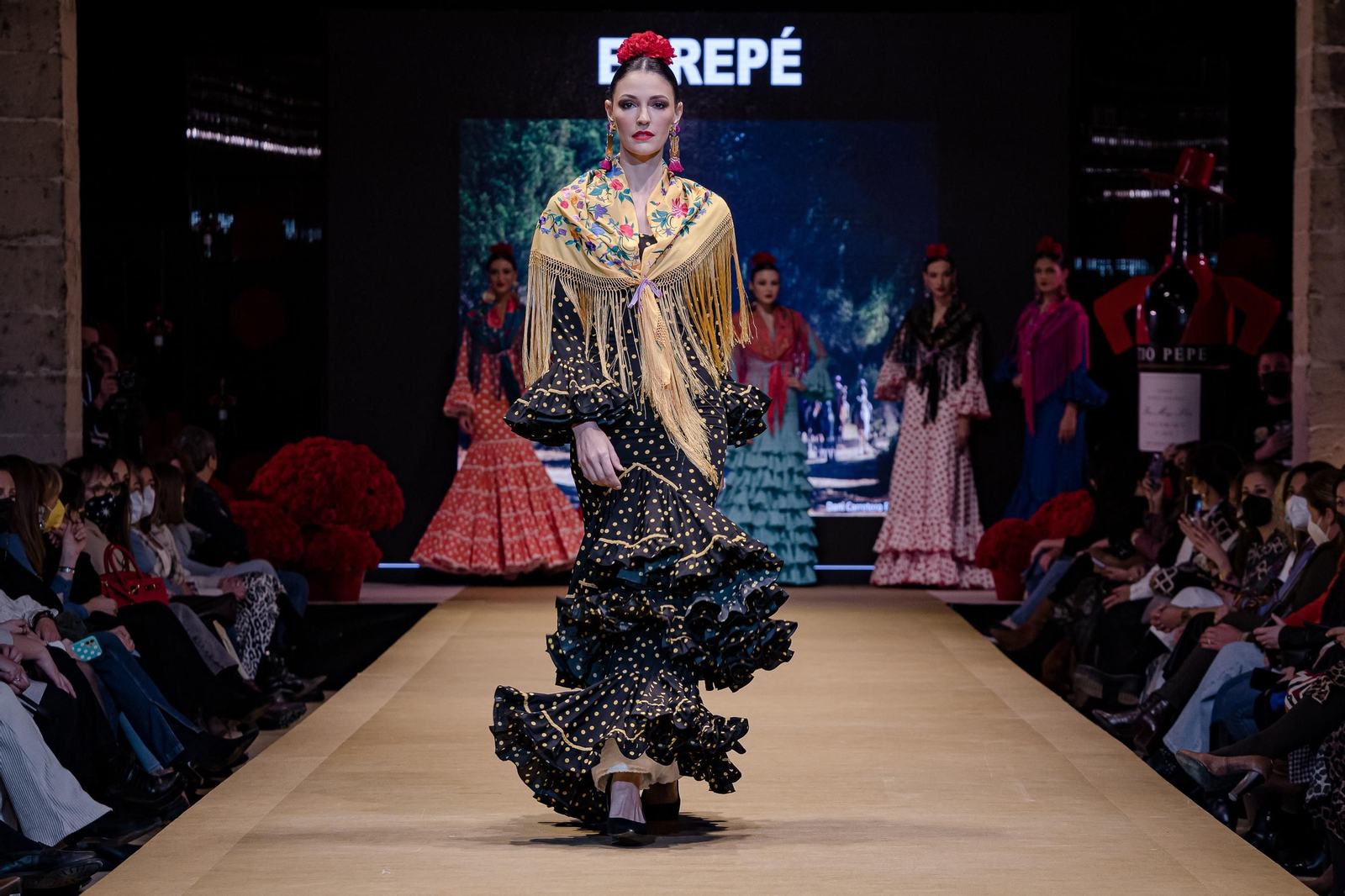 El desfile a beneficio de la Hermandad del Rocío en la Pasarela Flamenca de Jerez, todas las fotos