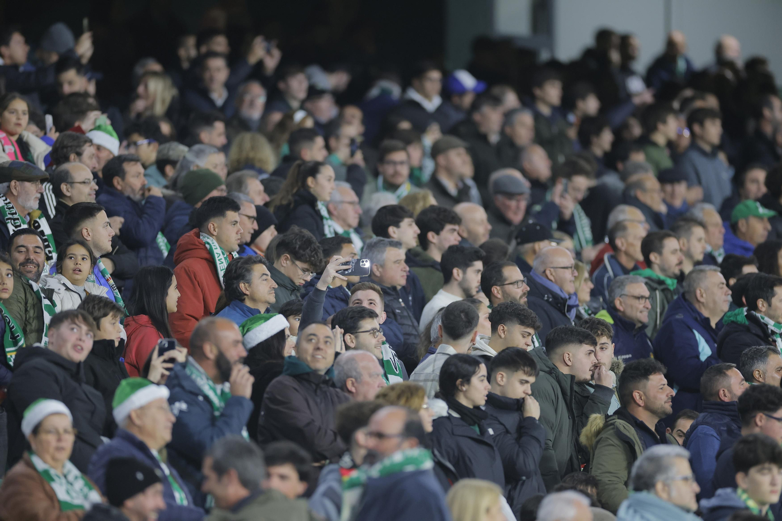 Búscate en las fotos del Betis-Girona