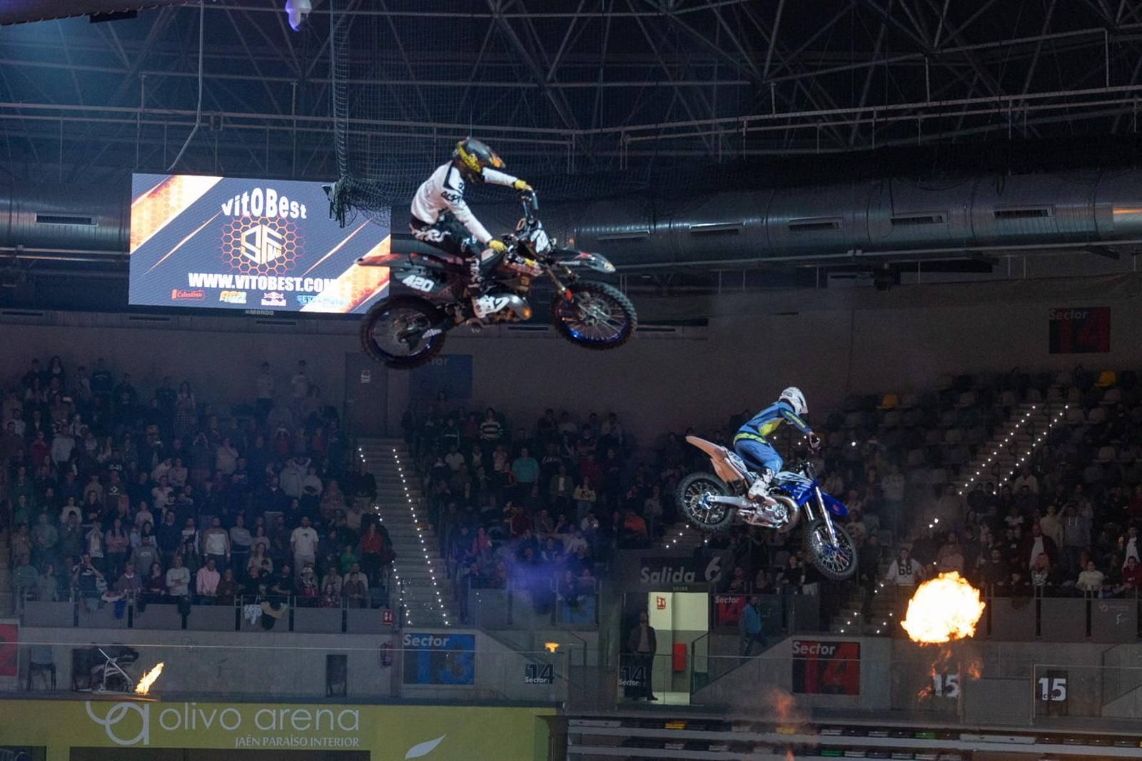 En imágenes: el Soloflow Freestyle enamora en Jaén con acrobacias y espectáculo en estado puro