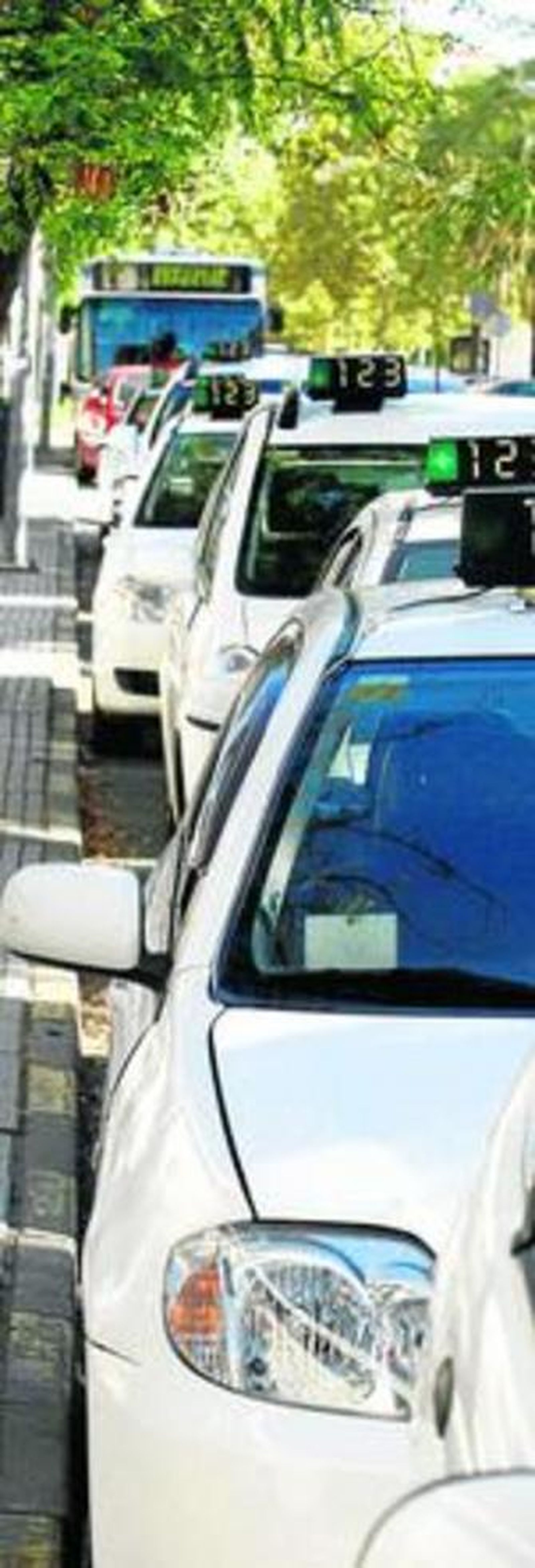 Los taxistas se quejan de la falta de vigilancia policial.