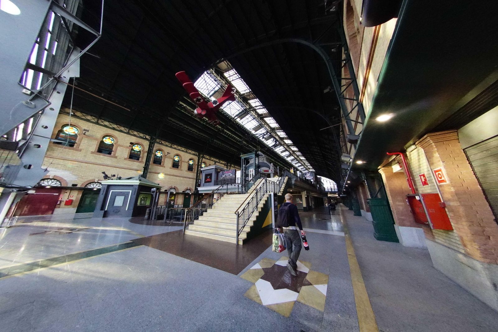 Interior del centro comercial Plaza de Armas.