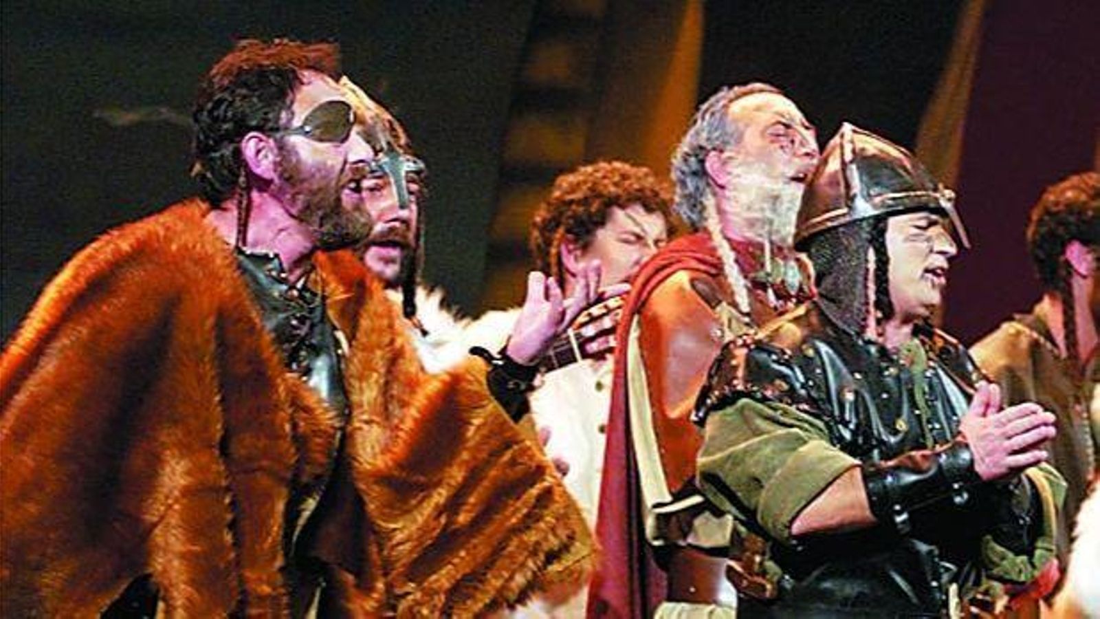 Cantando en la comparsa ‘Los vikingos’ de 2003.
