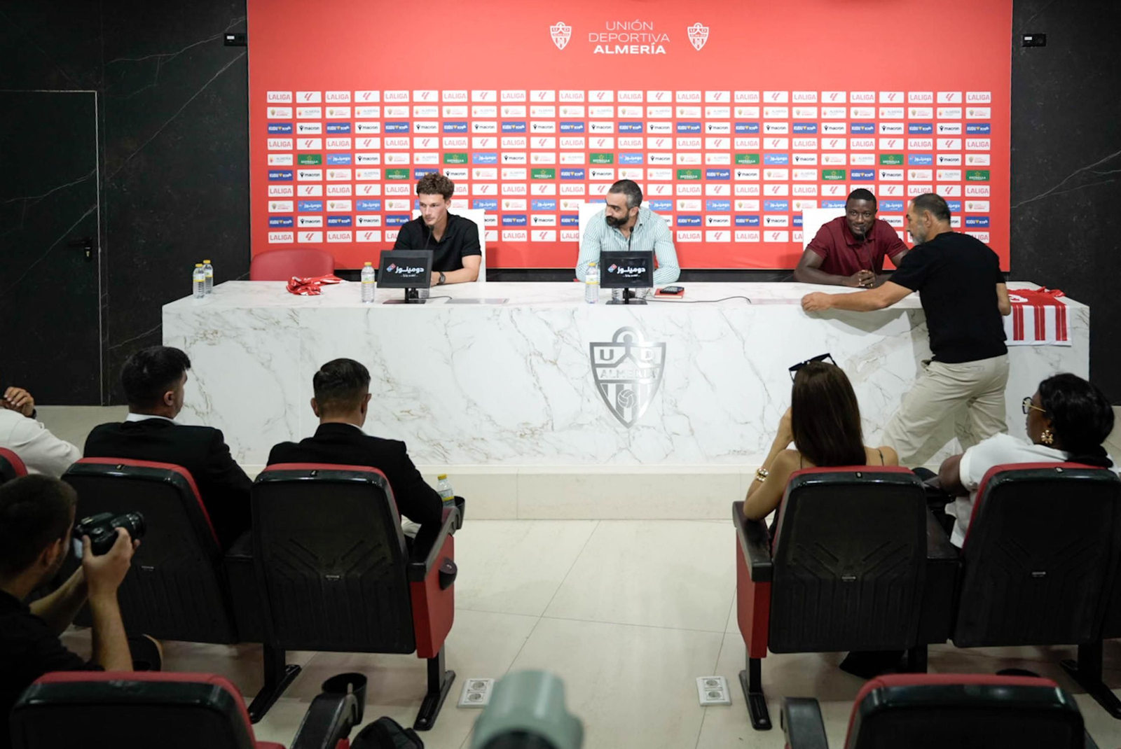 Soko y Dzodic como nuevos futbolistas de la UD Almería