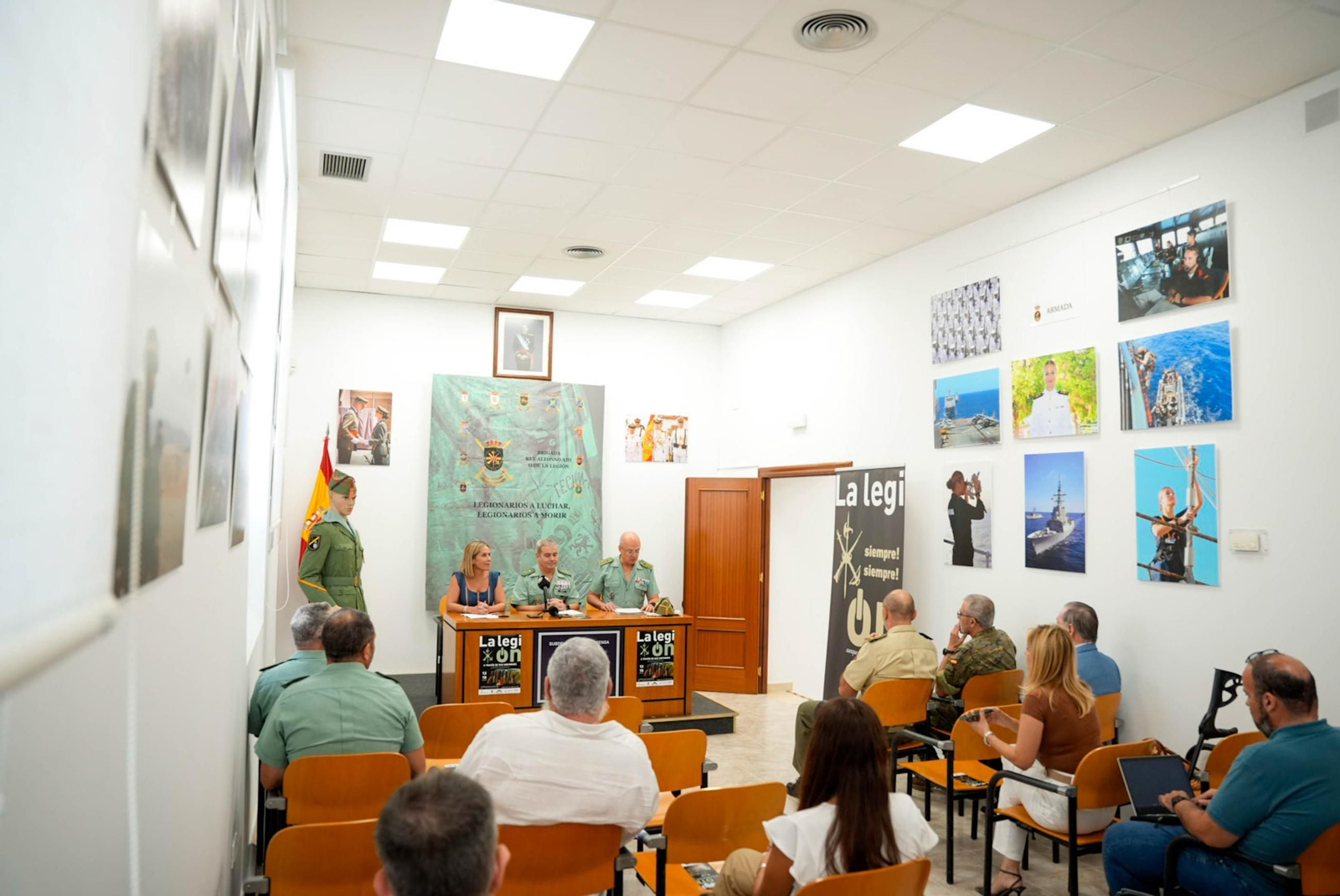 Presentación de la exposición centrada en los uniformes de la Legión.
