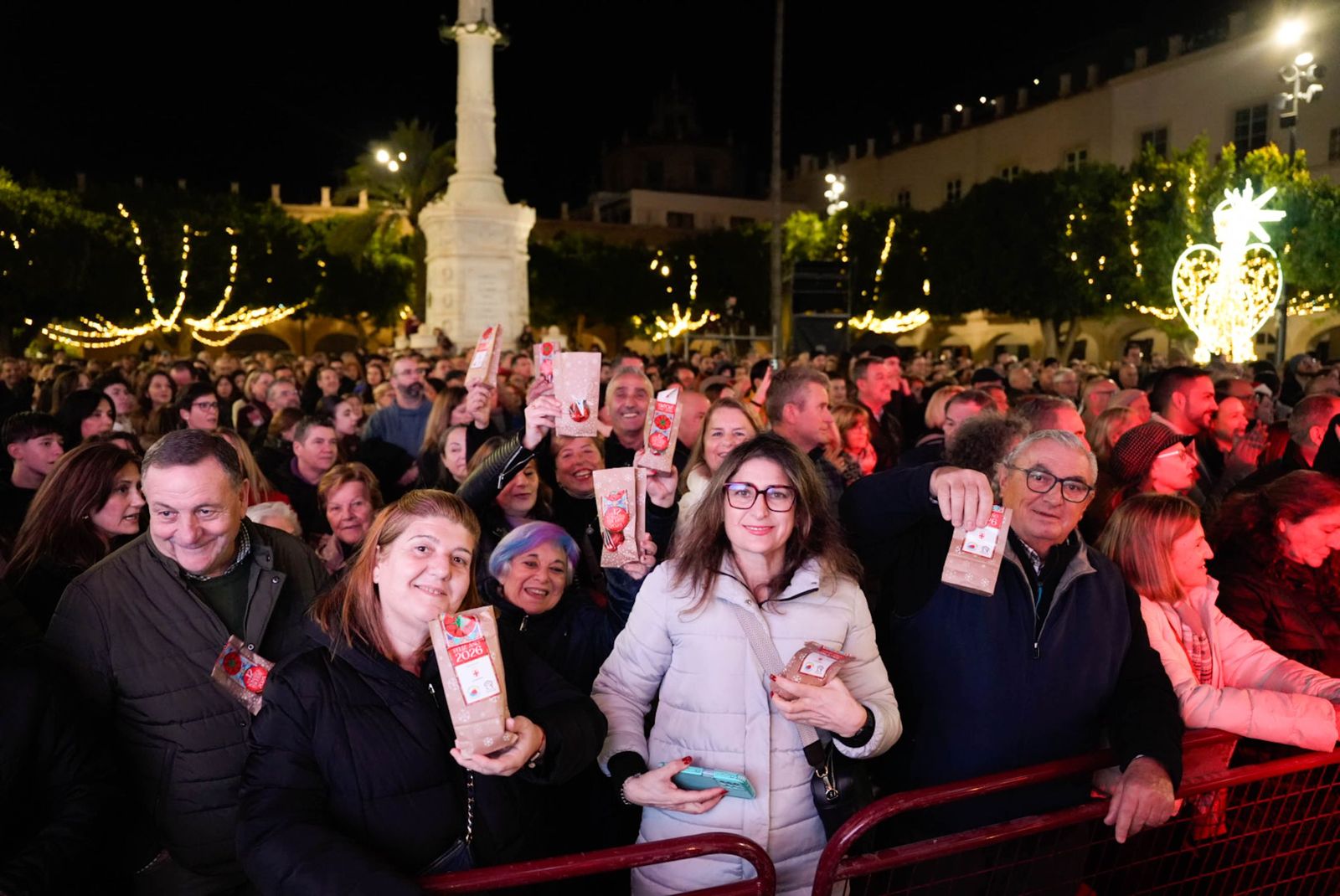 Almería despide con los 12 tomates cherry de la suerte el año 2025