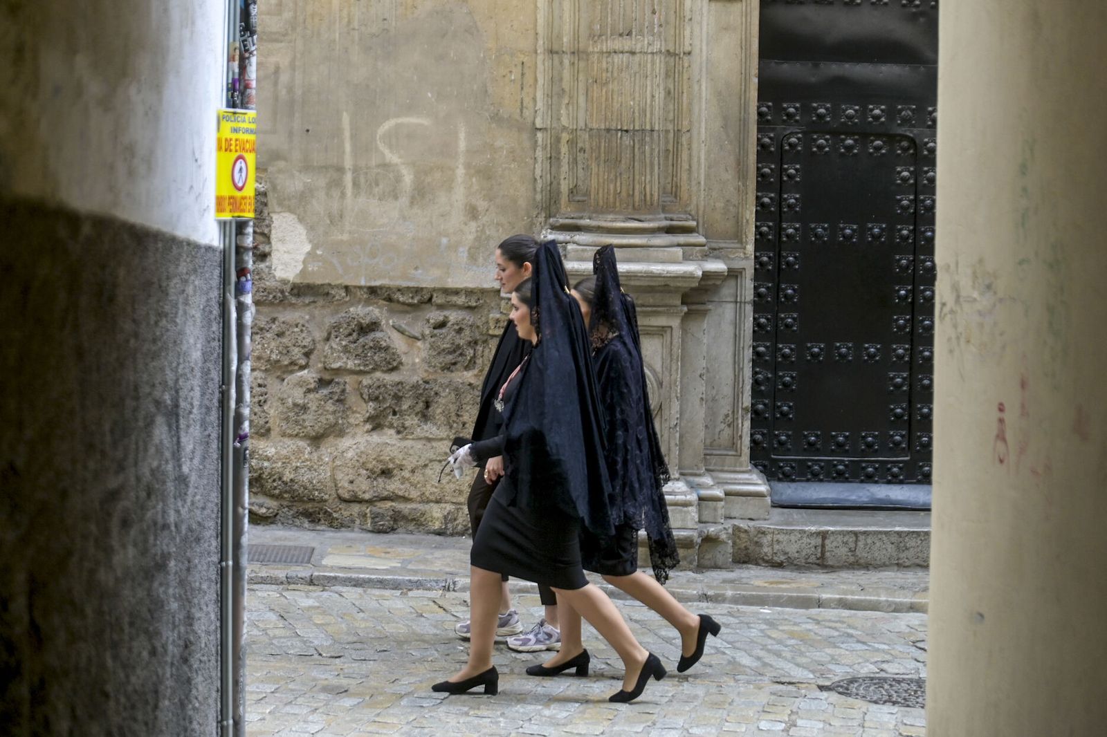 Así vivió Granada la salida de la Cofradía de los Dolores 2025