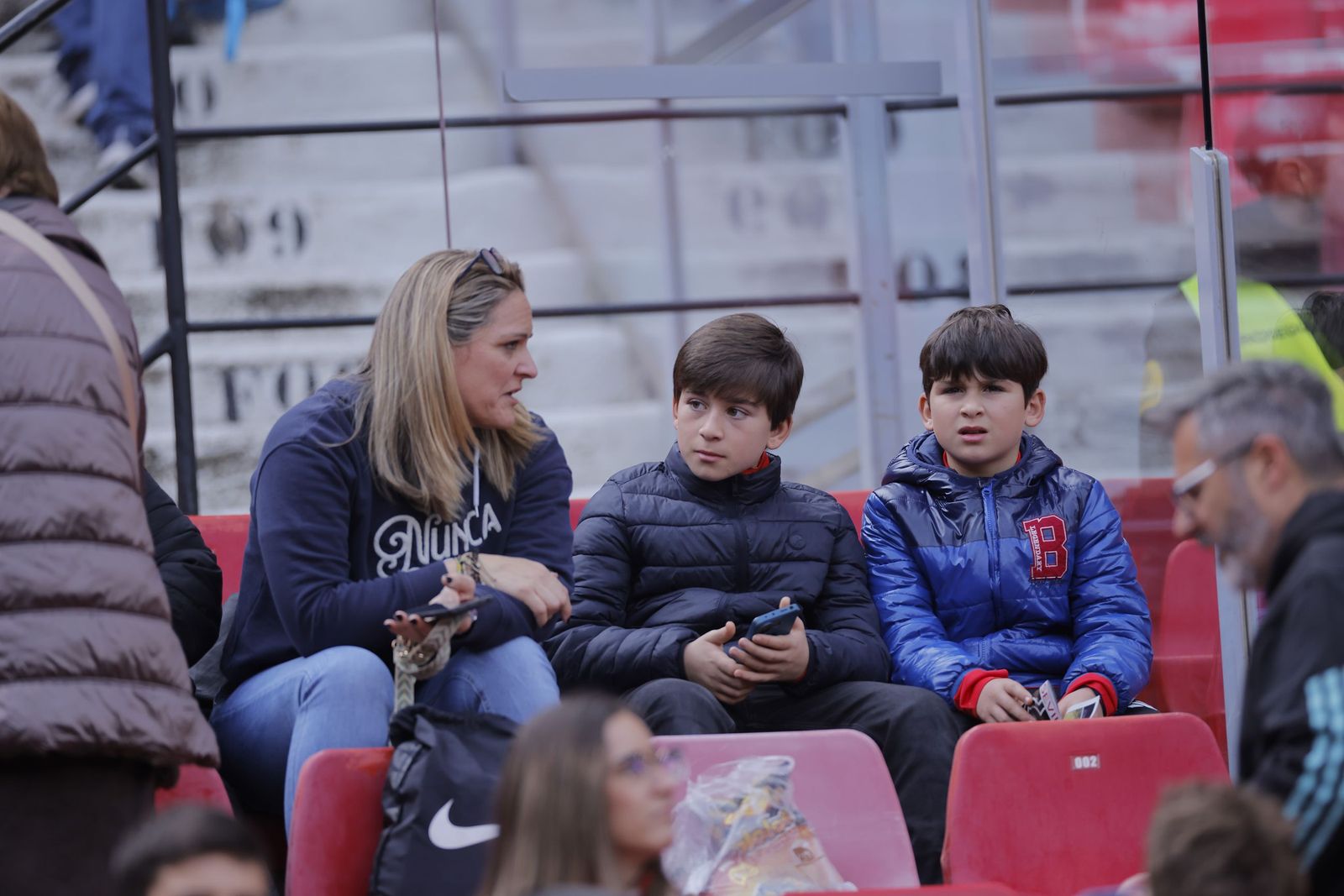 Búscate en las fotos del Sevilla - Girona