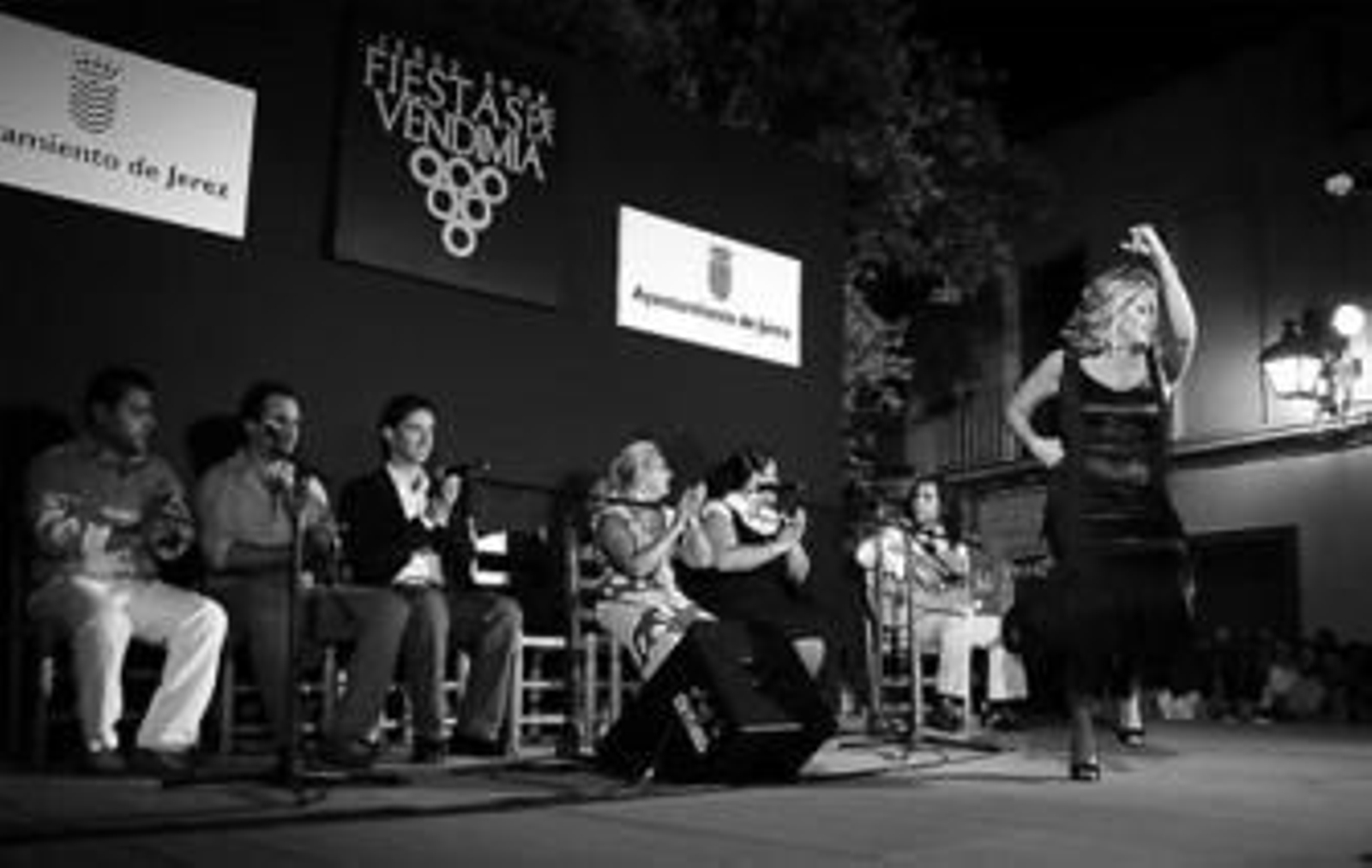 Un momento de la fiesta flamenca en la Cruz Vieja.