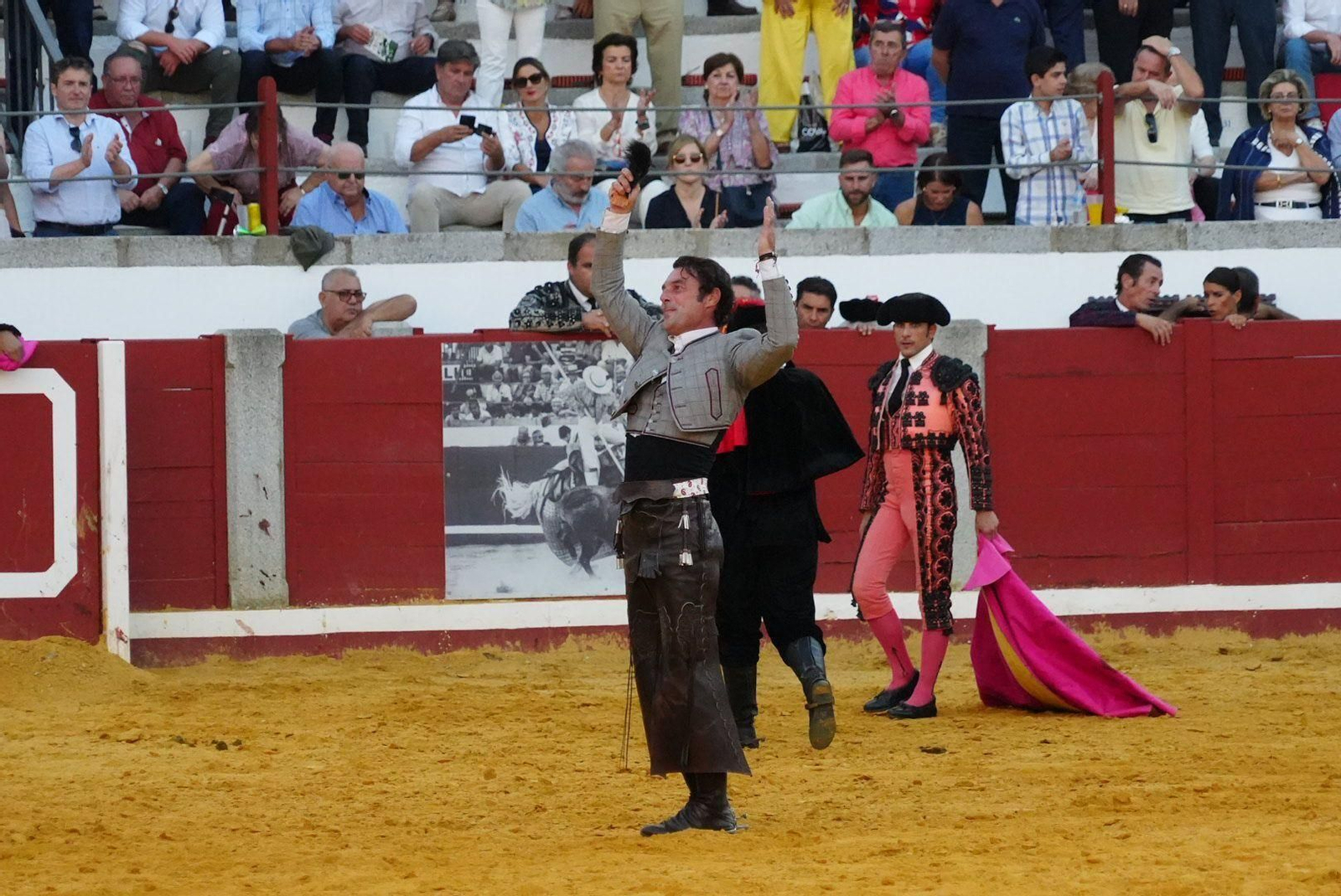 Las mejores fotos de la faena triunfal de Andy Cartagena, Leonardo y Lea Vicens en Pozoblanco Las mejores fotos de la faena triunfal de Andy Cartagena, Leonardo y Lea Vicens en Pozoblanco