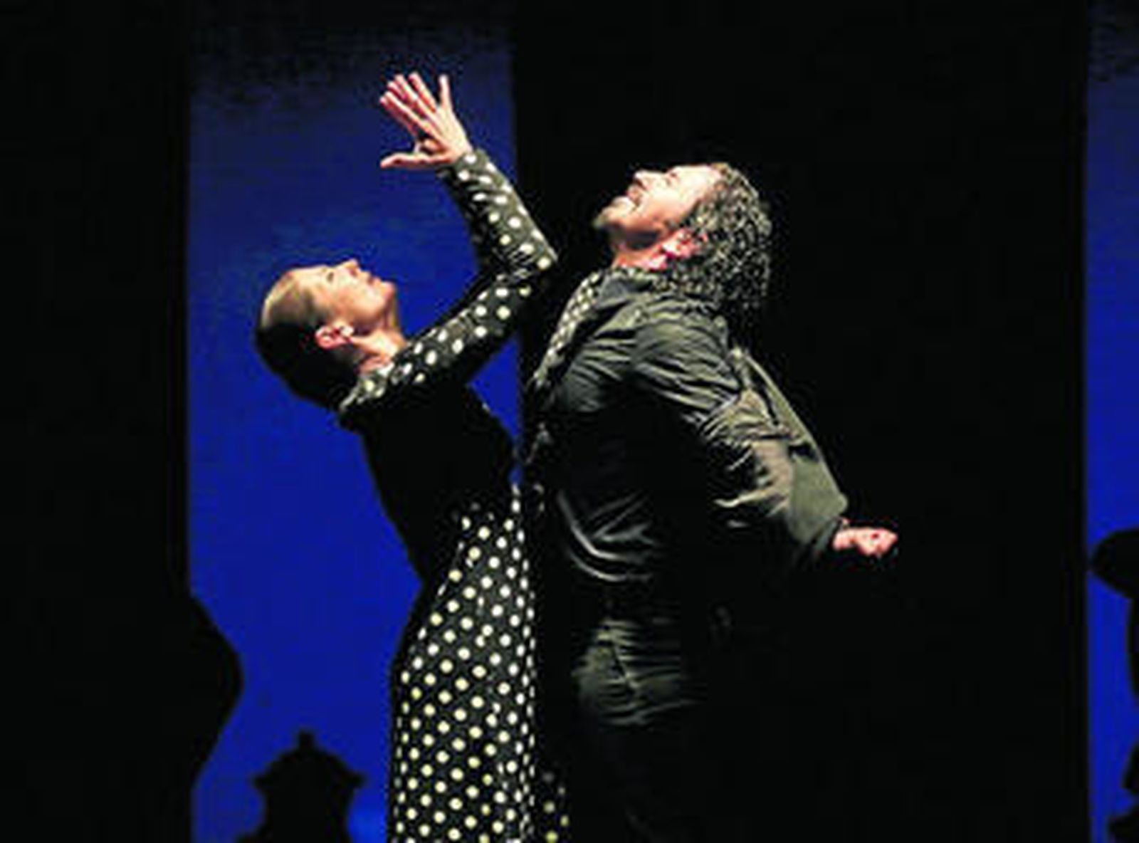 Sara Baras en un paso a dos del espectáculo 'Voces, Suite Flamenca'.