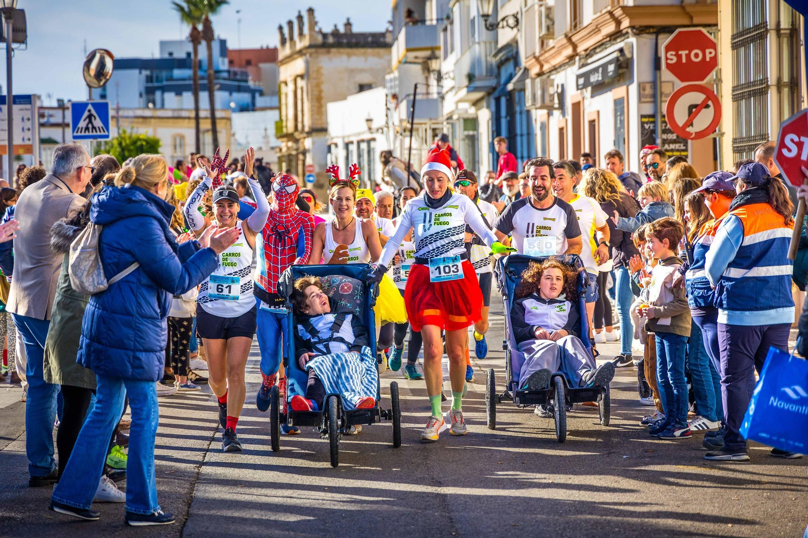 Gran ambiente en la Carrera Solidaria de la Divina Pastora en San Fernando