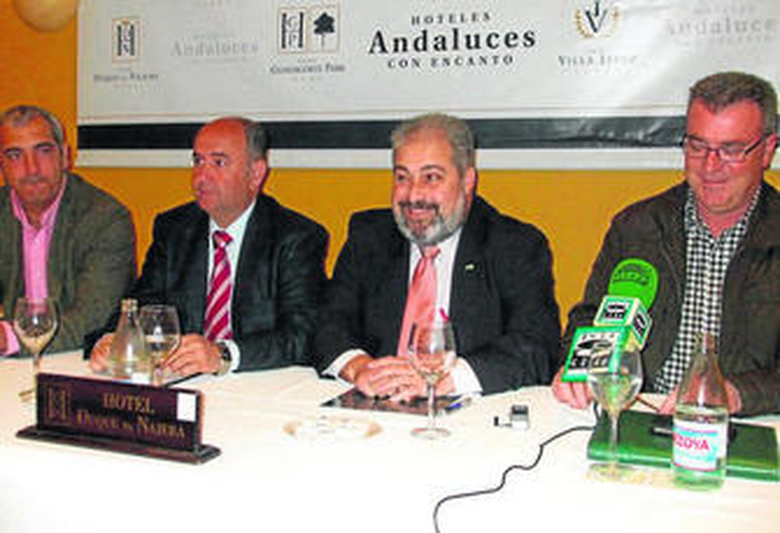 Un instante de la rueda de prensa celebrada ayer para presentar a Jesús Corrales como candidato del PA.