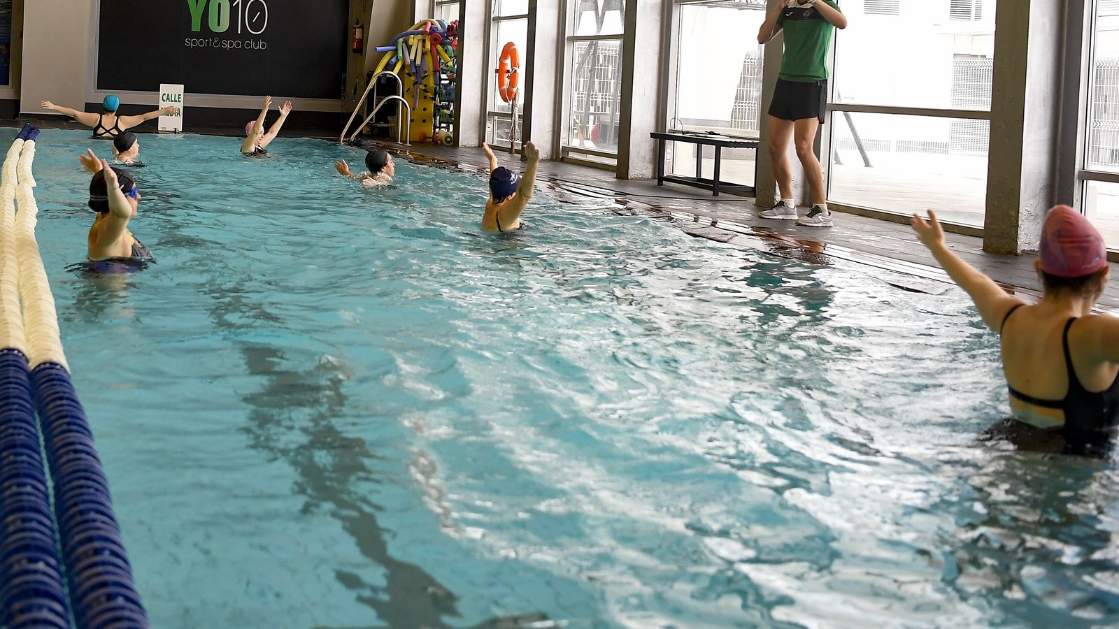 Piscina de un gimnasio