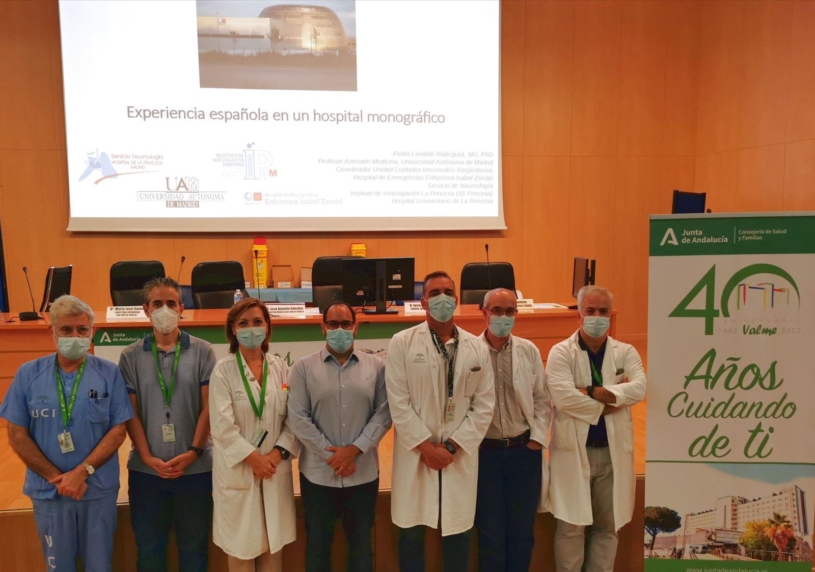 El ponente Pedro Landete Rodríguez junto al equipo directivo del Valme.