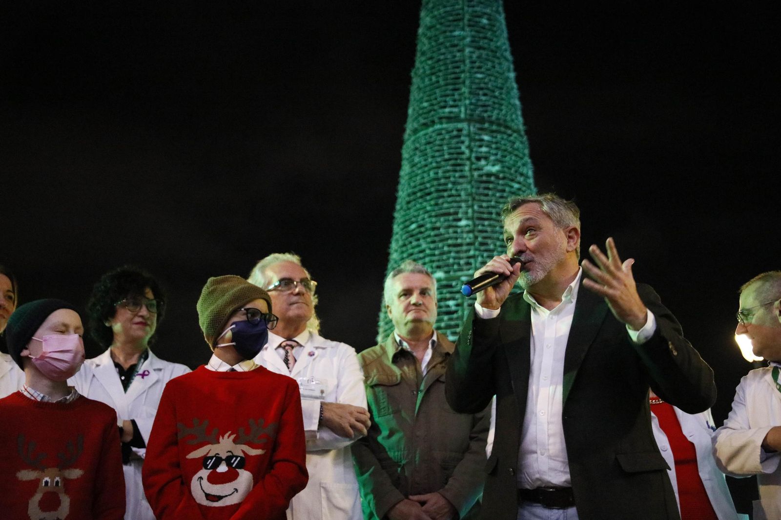 Las imágenes del encendido de la iluminación navideña en el Hospital Torrecárdenas de Almería