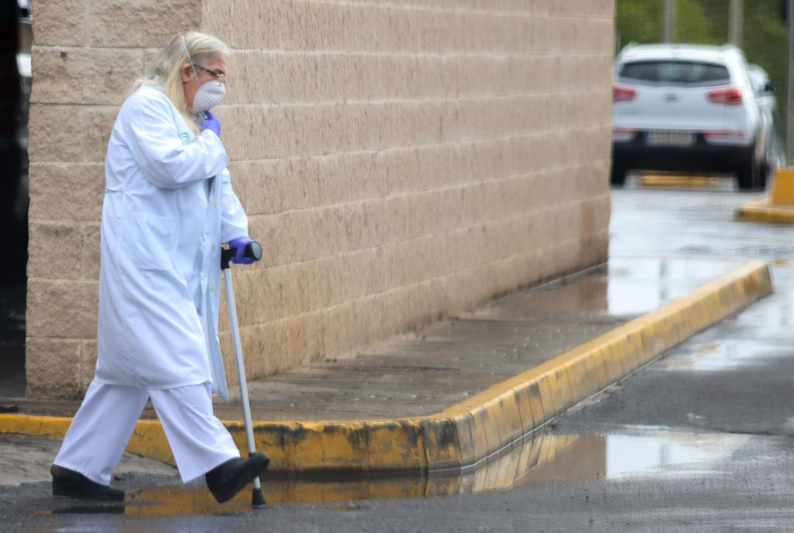 Imagen de ayer en el acceso al Juan Ramón Jiménez.