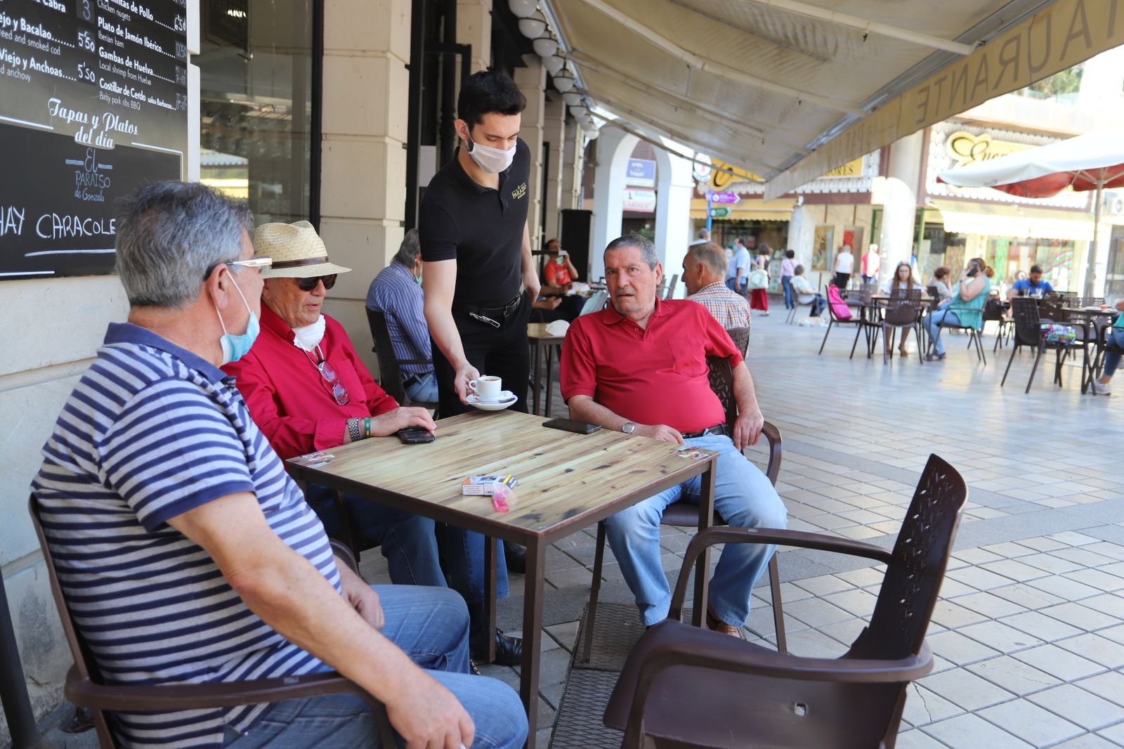 Imágenes de bares y restaurantes de la ciudad de Huelva en el inicio de la fase dos