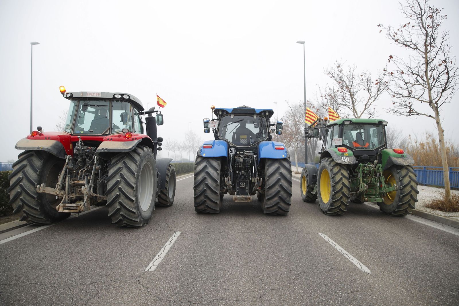 Las imágenes de la tractorada por las carreteras españolas: el campo para las principales vías