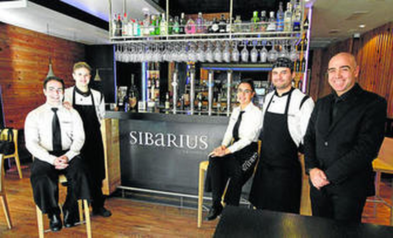 Parte del equipo del restaurante Sibarius, situado en el número 20 de la Plaza Bib-Rambla.