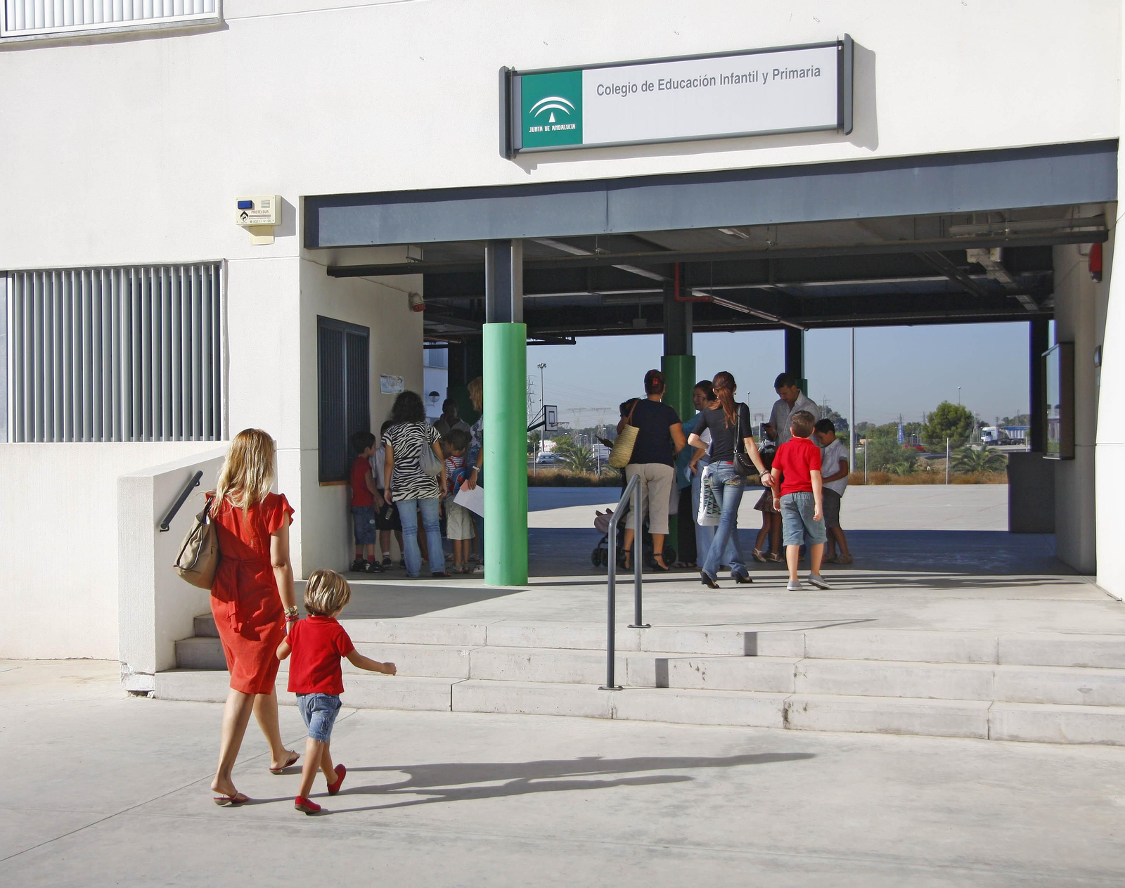 Uno de los colegios de Los Bermejales.